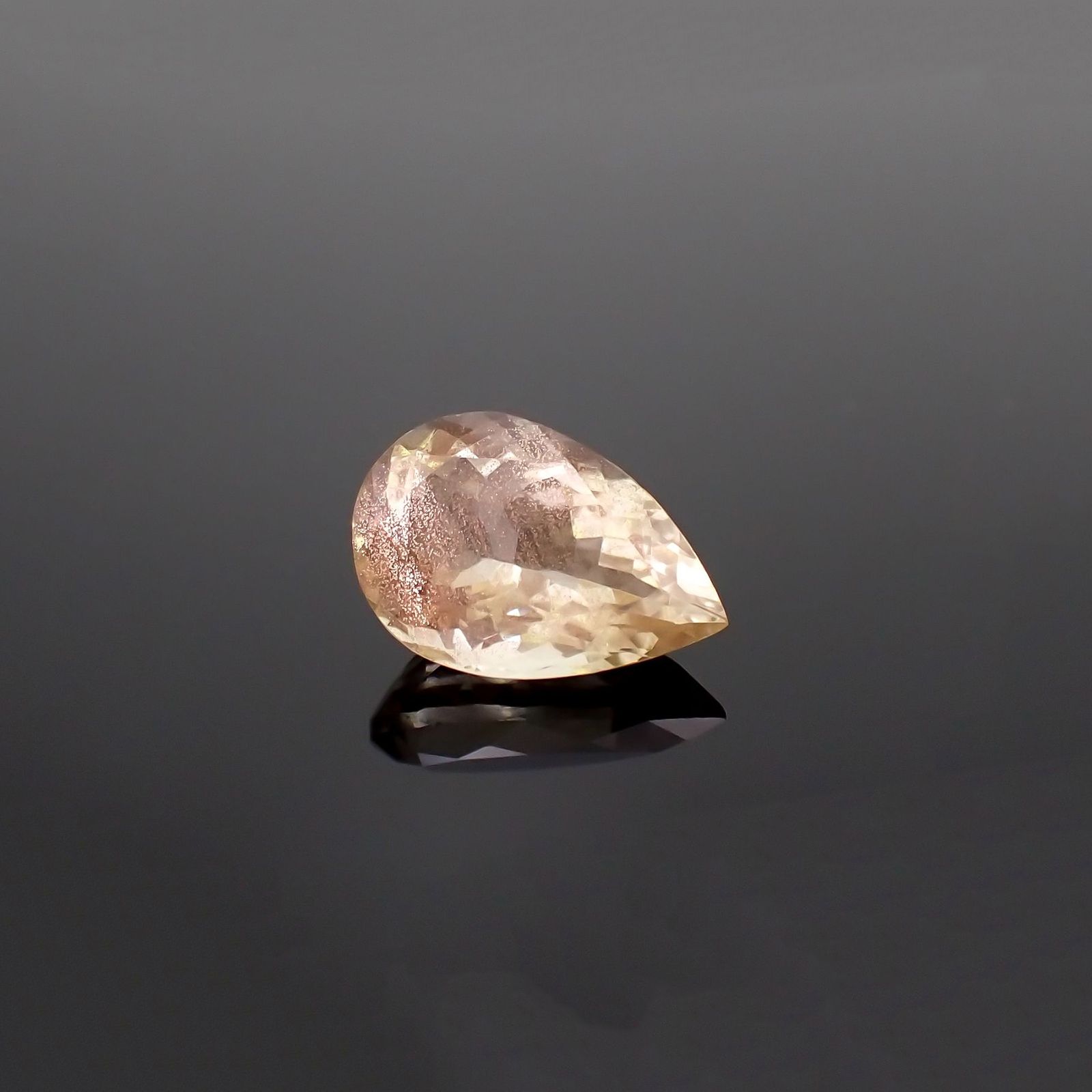 オレゴンサンストーン アメリカ・オレゴン州産 3.45ct / 12.9x8.7mm前後 [260618712]
