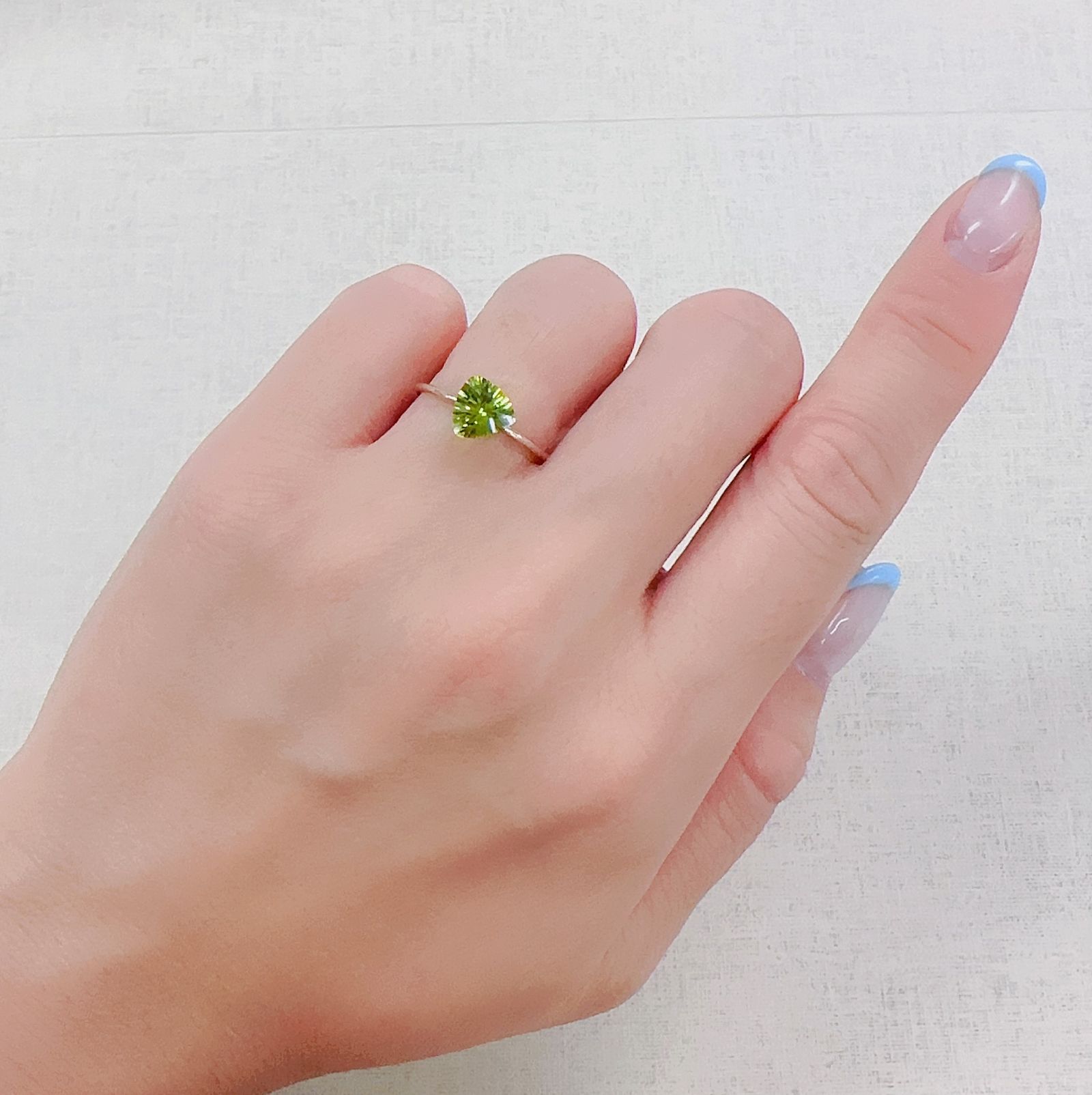 ◇コンケーブカット◇ペリドット 中国産 1.18ct[230622291]6.9x7mm前後