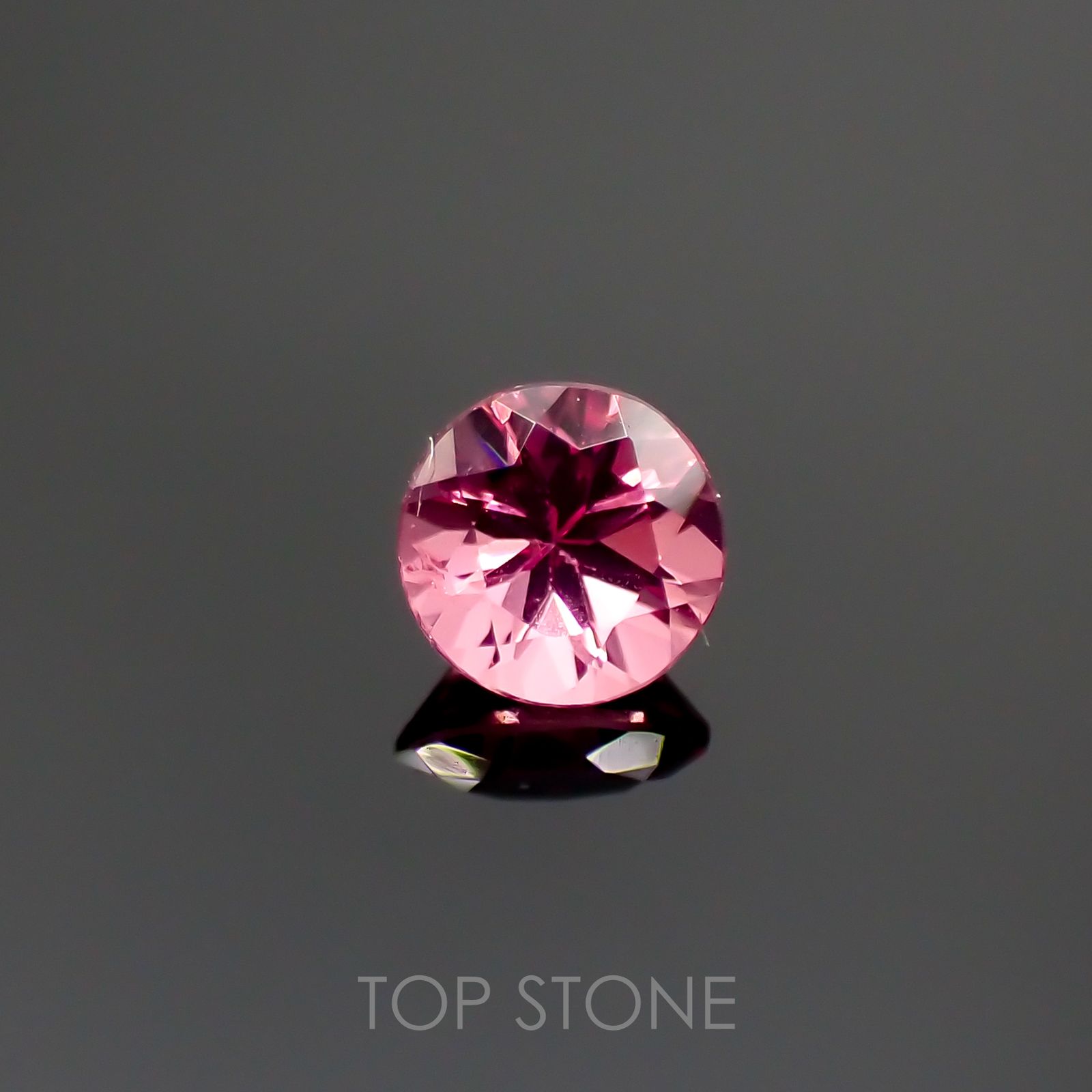 ホットピンクスピネル(宝石名ピンク・スピネル) タンザニア産 0.32ct 識別済[210812585]4×4mm前後