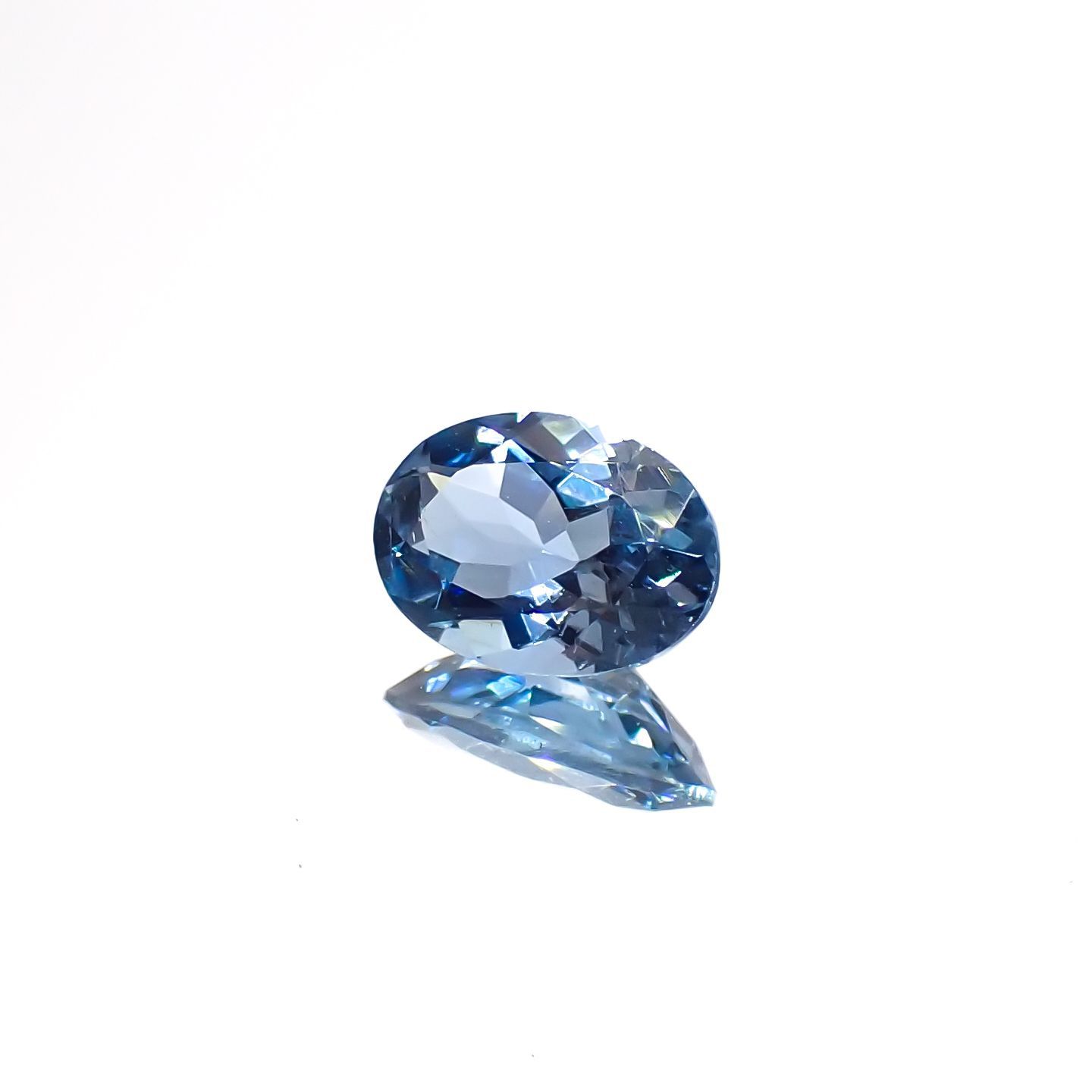 アクアマリン(宝石名アクアマリン)ナイジェリア産 0.66ct 識別済[230220737]7.2x5.1mm前後