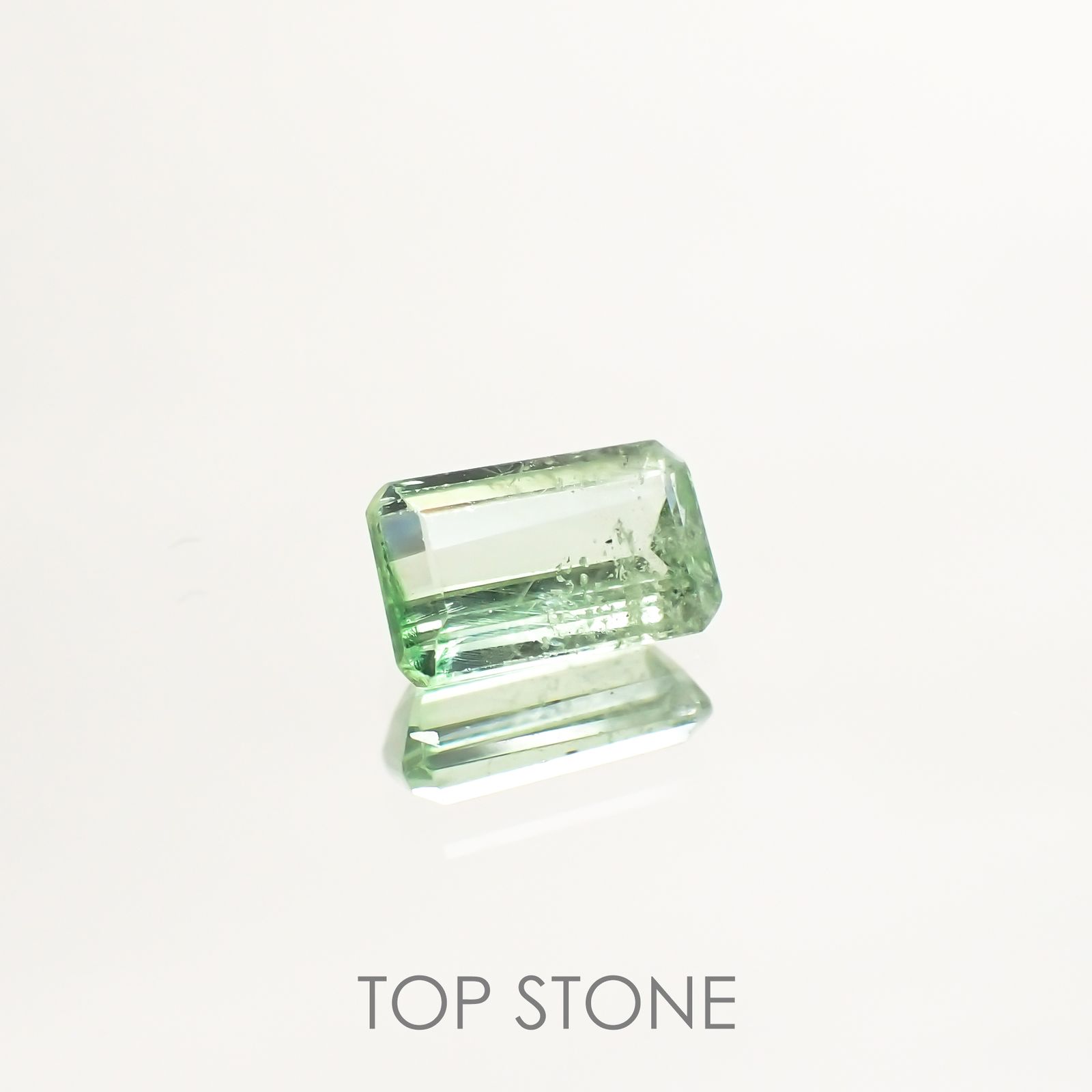 バイカラーツァボライト(宝石名グリーン グロッシュラー・ガーネット) タンザニア産 1.24ct 識別済[210711913]7.6×4.6mm前後