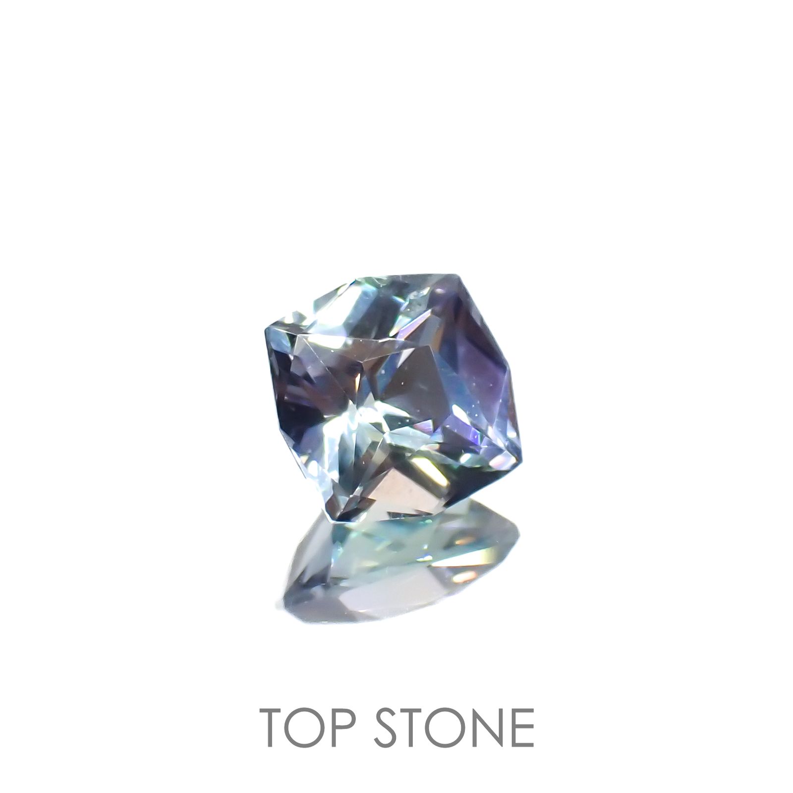 ◇カスタムカット◇バイカラータンザナイト 非加熱(宝石名ゾイサイト)タンザニア産 0.76ct 識別済[221118966]5.6x5.7mm前後