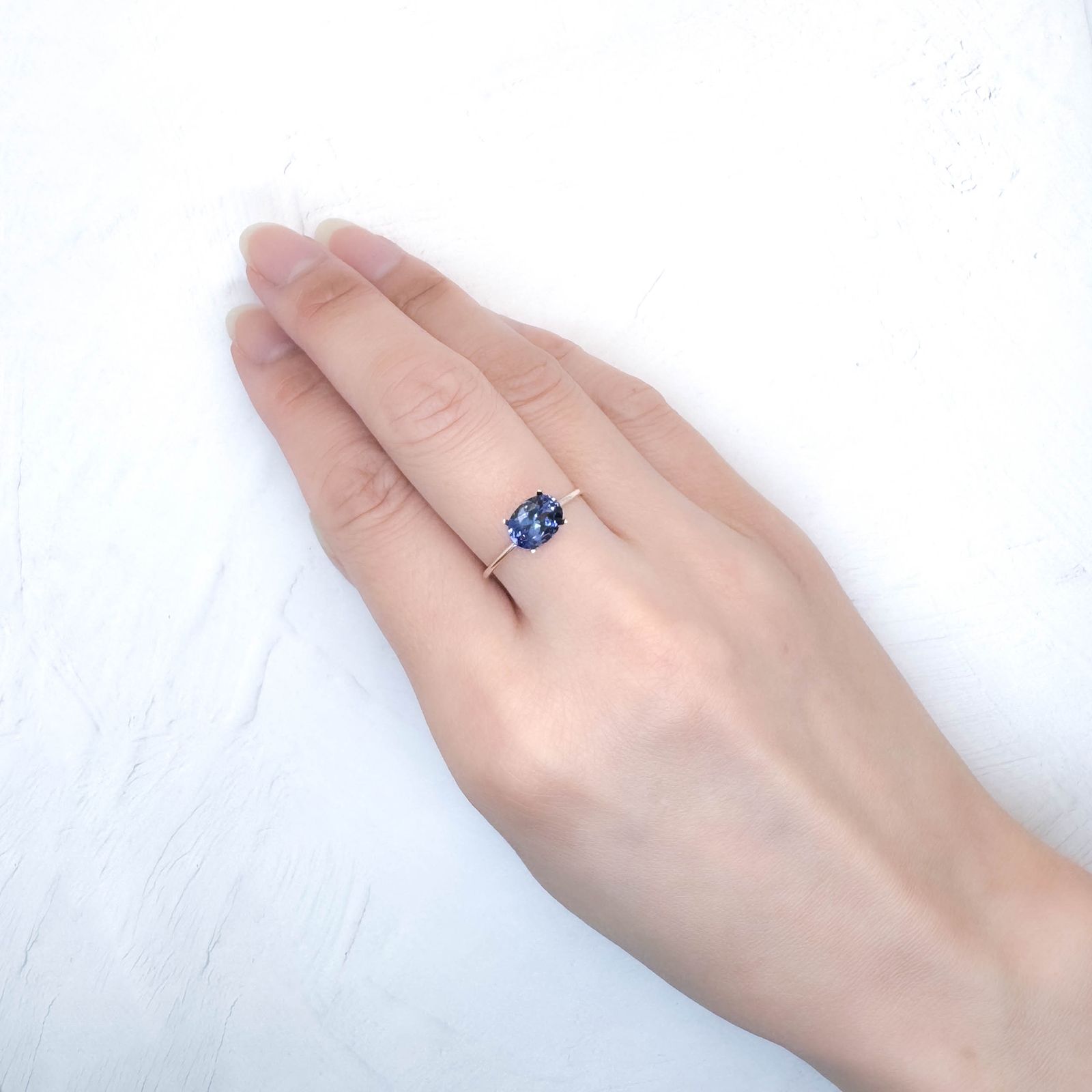 タンザナイト(宝石名タンザナイト)タンザニア産 識別済 1.44ct / 8.1x6.1mm前後 [251031245]