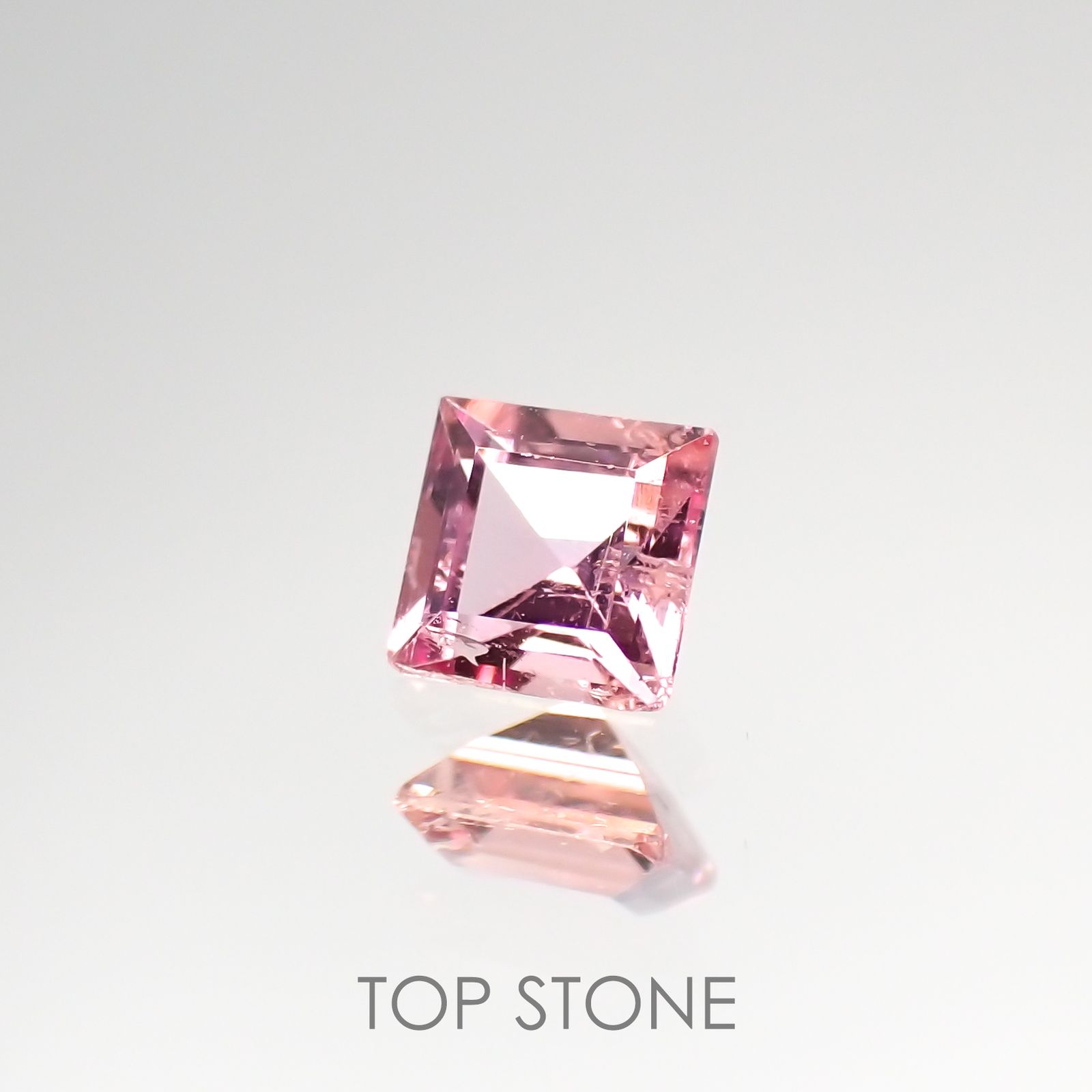 ペツォッタイト(ラズベリル)(宝石名ペツォッタイト) マダガスカル産 0.23ct ソ付(彩珠)[210812611]3.4×3.4mm前後