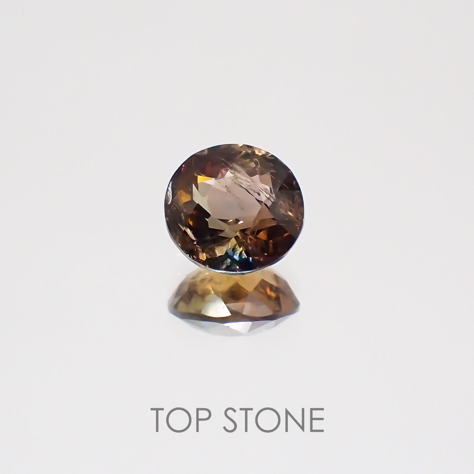アキシナイト パキスタン産 ルース 0.84ct[20128810]5.8×5.8mm前後