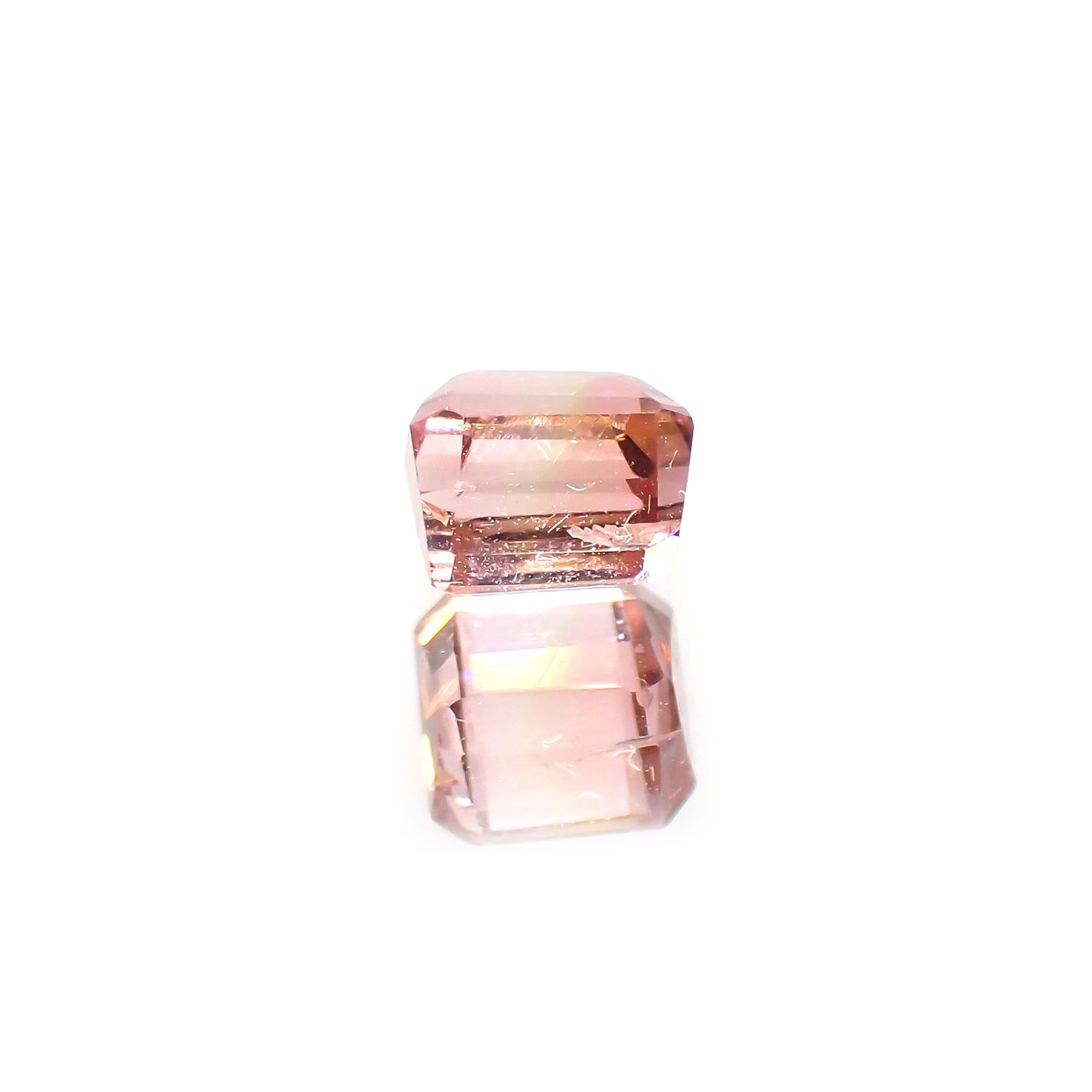 ローズピンクトルマリン(宝石名ピンク・トルマリン)ブラジル/アフリカ産 0.65ct 識別済[220114856]4.6x4.4mm前後
