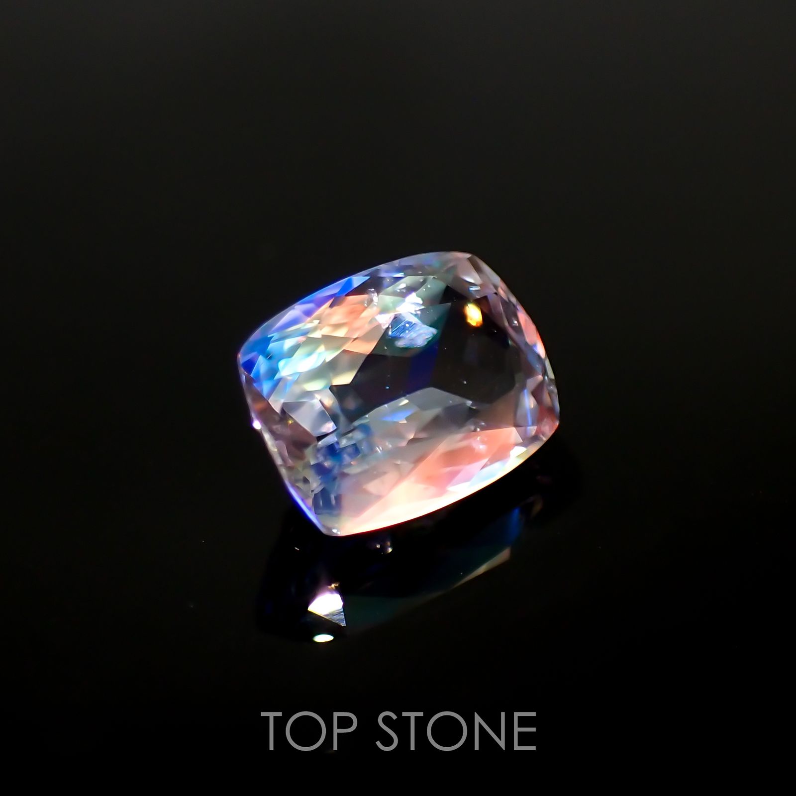 レインボームーンストーン(宝石名ラブラドライト) マダガスカル産 1.598ct ソ付(彩珠)[210711771]8.4×6.3mm前後