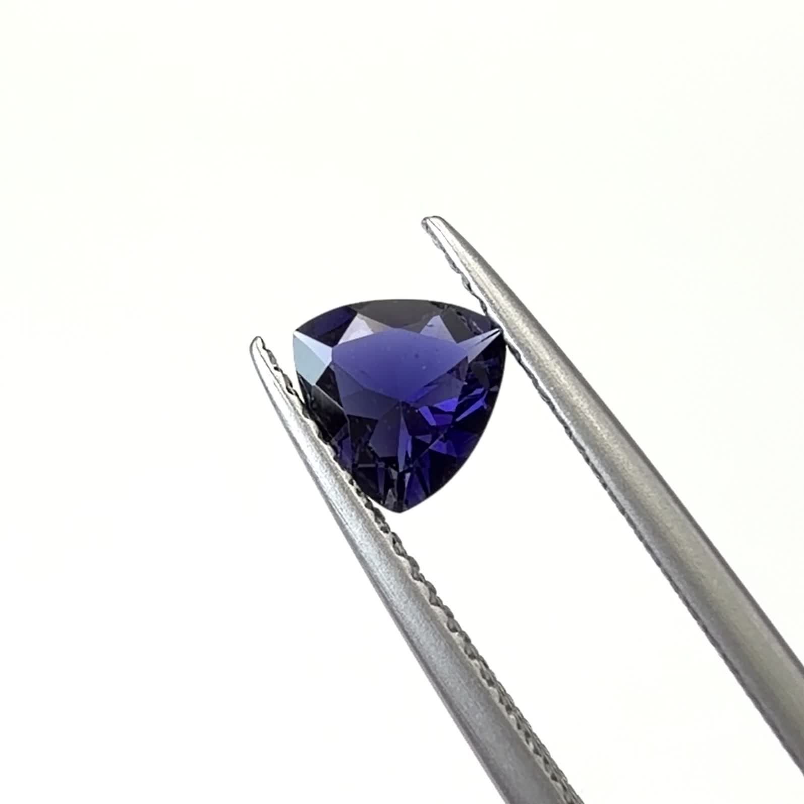 アイオライト タンザニア産 0.53ct / 6.2x6.2mm前後 [260231746] | TOP
