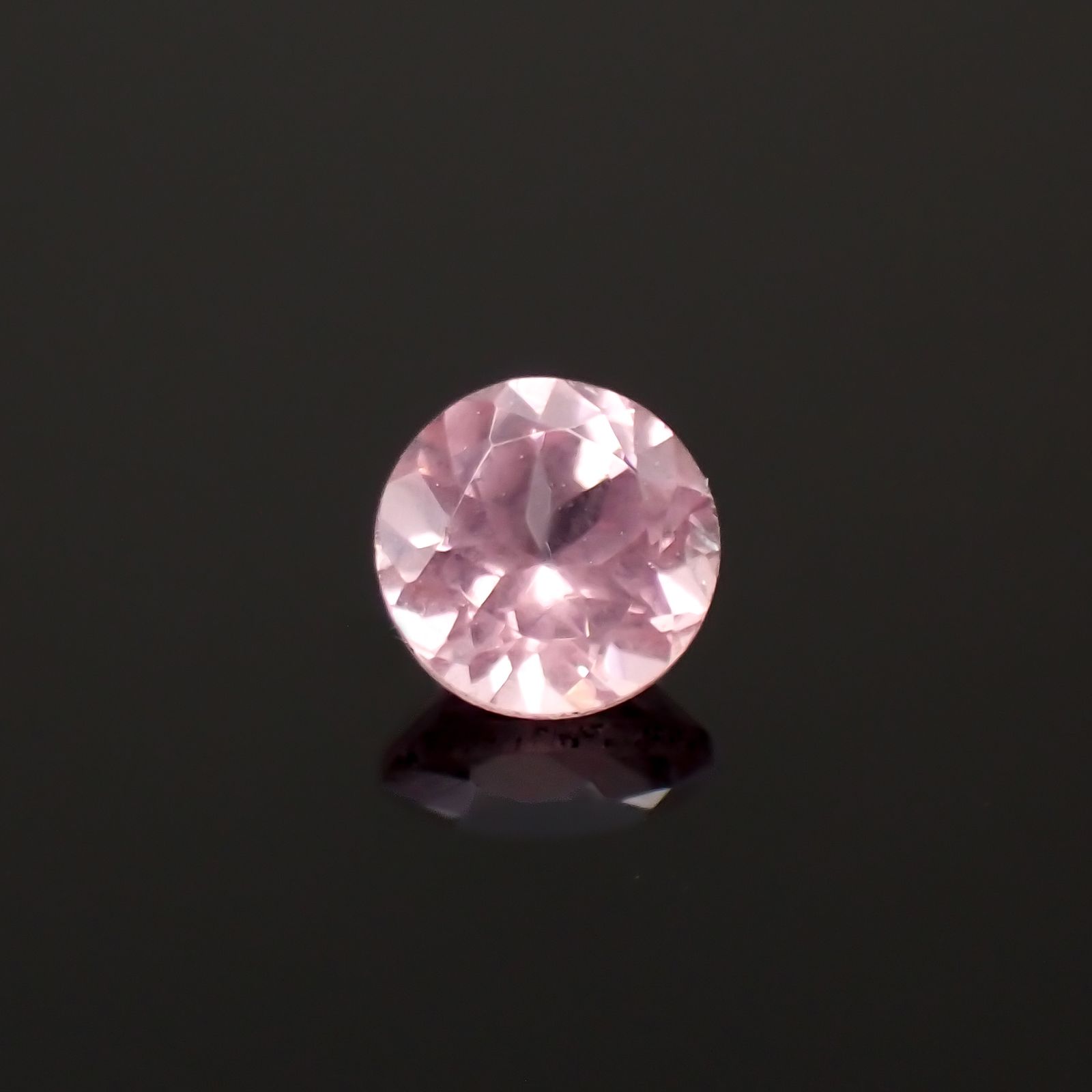 シルキーピンクスピネル タンザニア産 0.33ct[230421562]3.9x3.9mm前後