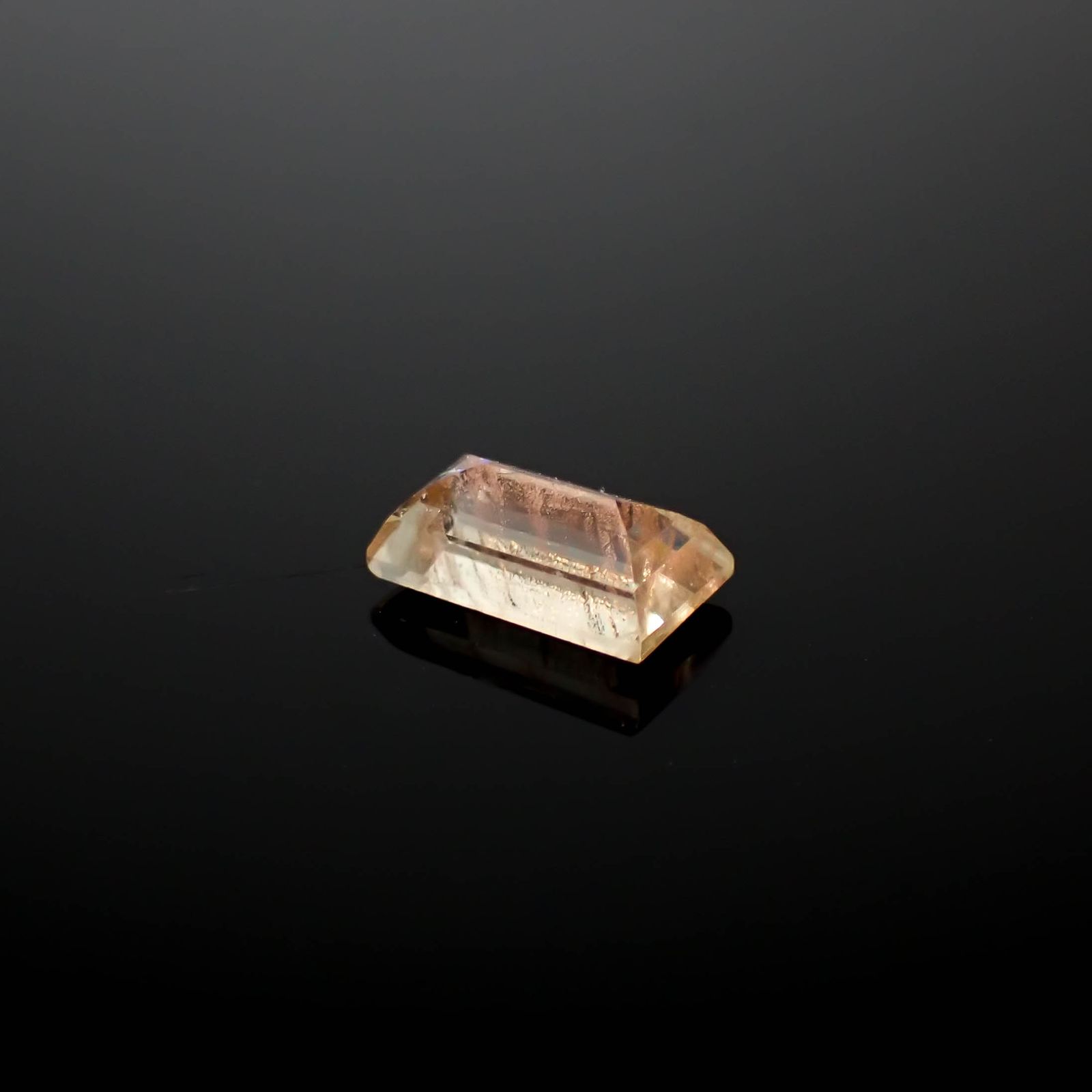 オレゴンサンストーン アメリカ・オレゴン州産 1.33ct[240627872]8.7x4.9mm前後