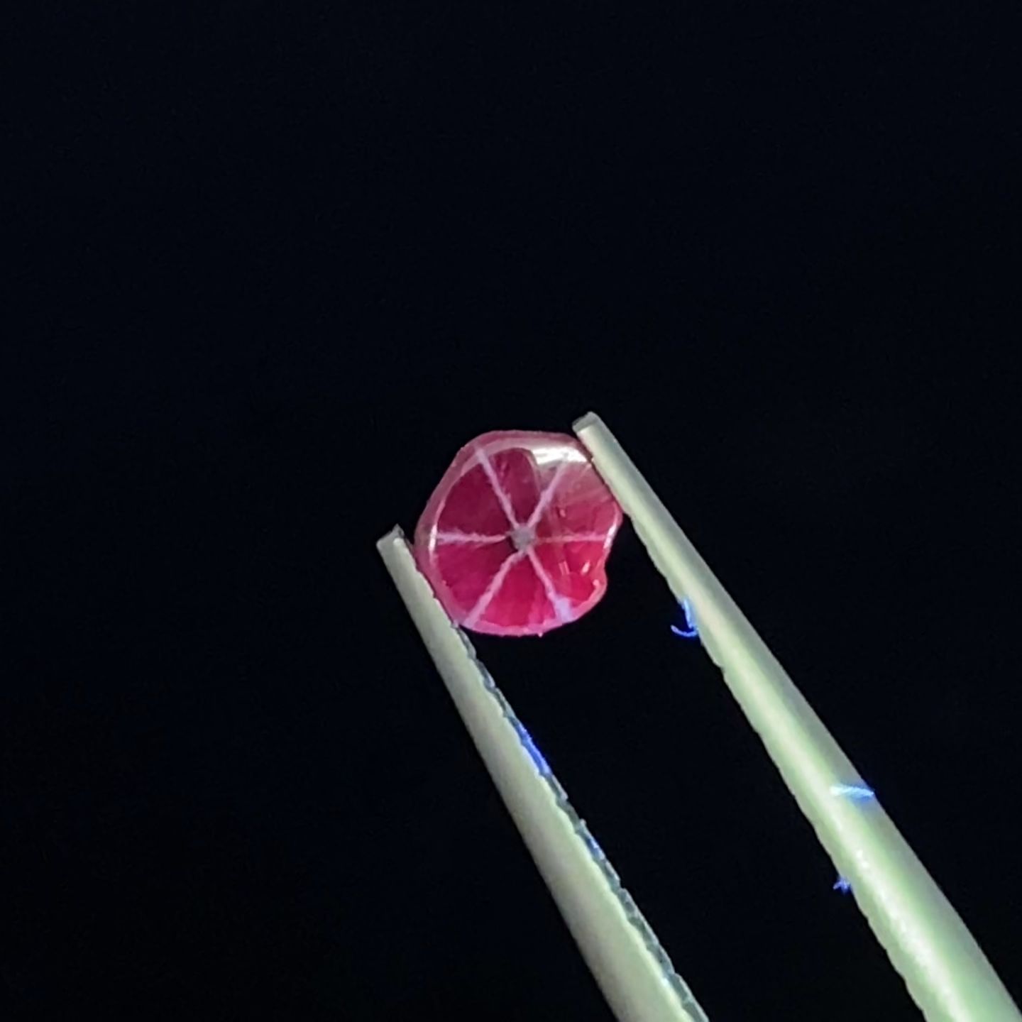 トラピッチェルビー原石スライス磨き(宝石名トラピッチェ