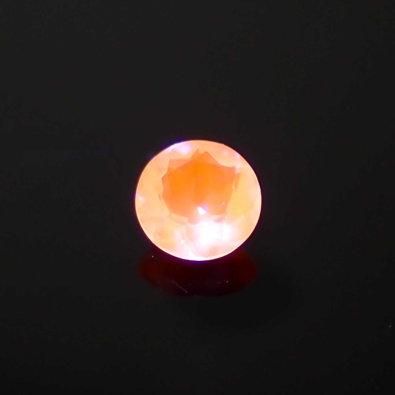 アウイナイト フルオレッセンス ドイツ産 0.052ct[220917699]2.5x2.5mm前後