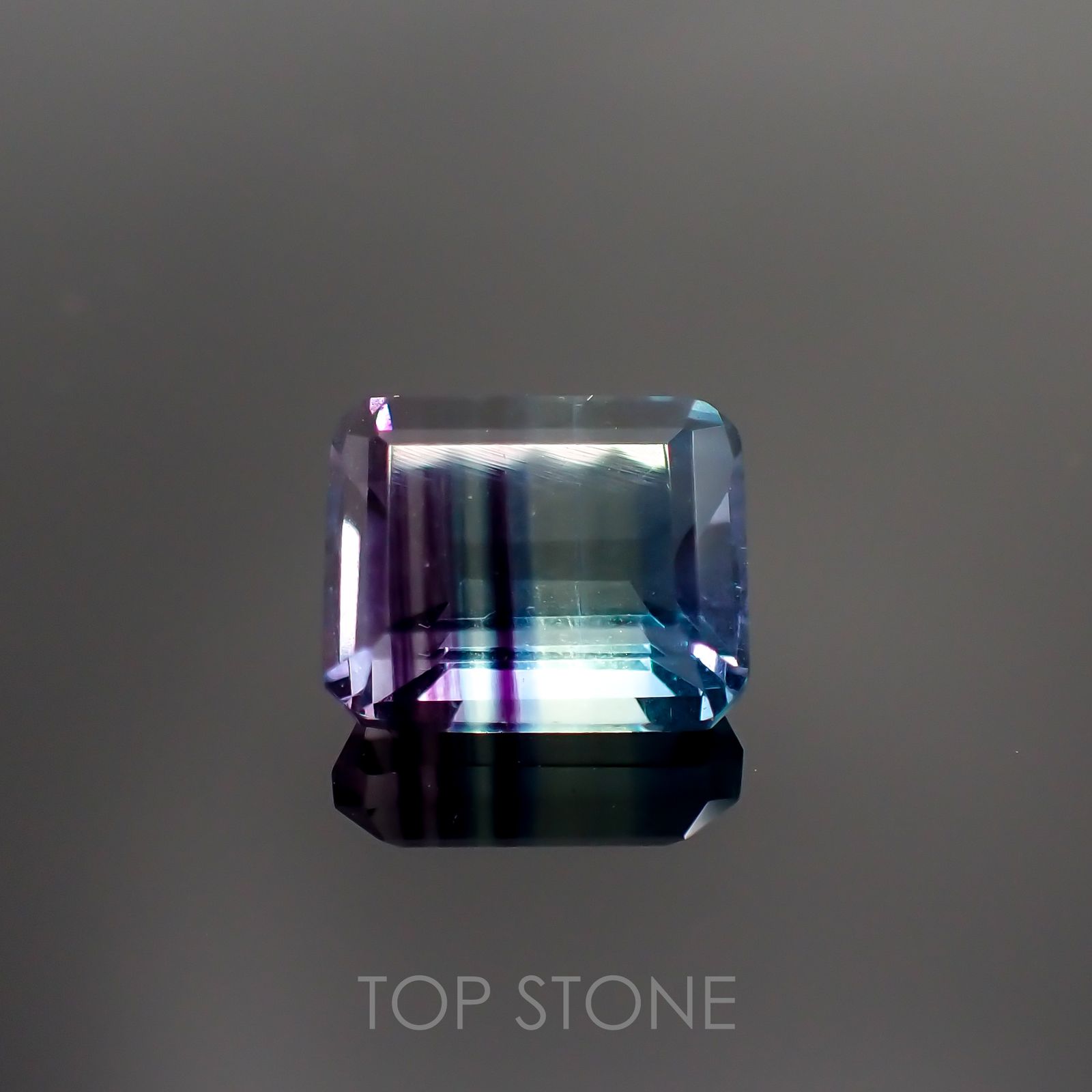 バイカラーフローライト ブラジル産 ルース 4.56ct[210913218]10.1×8.1mm前後
