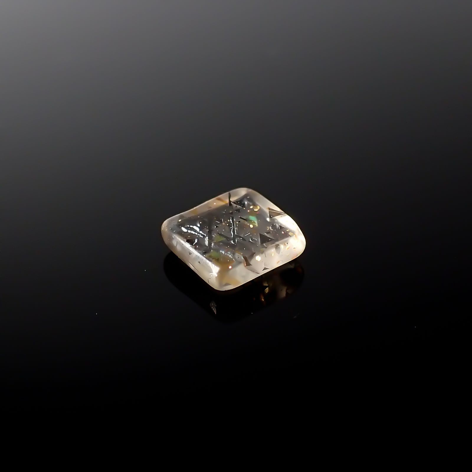 レインボーラティスサンストーン オーストラリア産 0.47ct[240326521]5.1x4.9mm前後