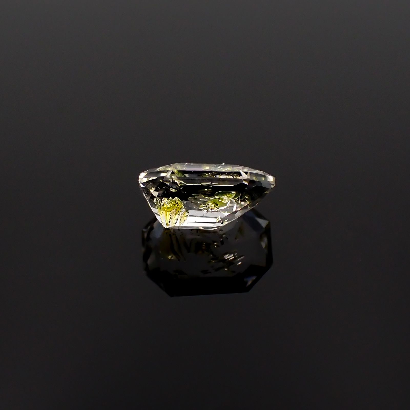 ◇オクタゴンカット◇オイルインクォーツ パキスタン産 0.55ct [240222093]6.2x4.7mm前後