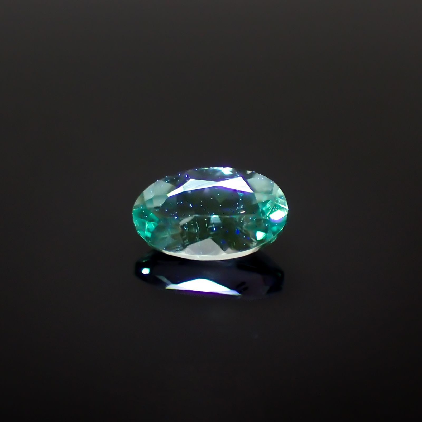 ブルーグリーンコーネルピン(宝石名コーネルピン)タンザニア産 識別済 0.25ct / 4.9x2.9mm前後 [251019227]