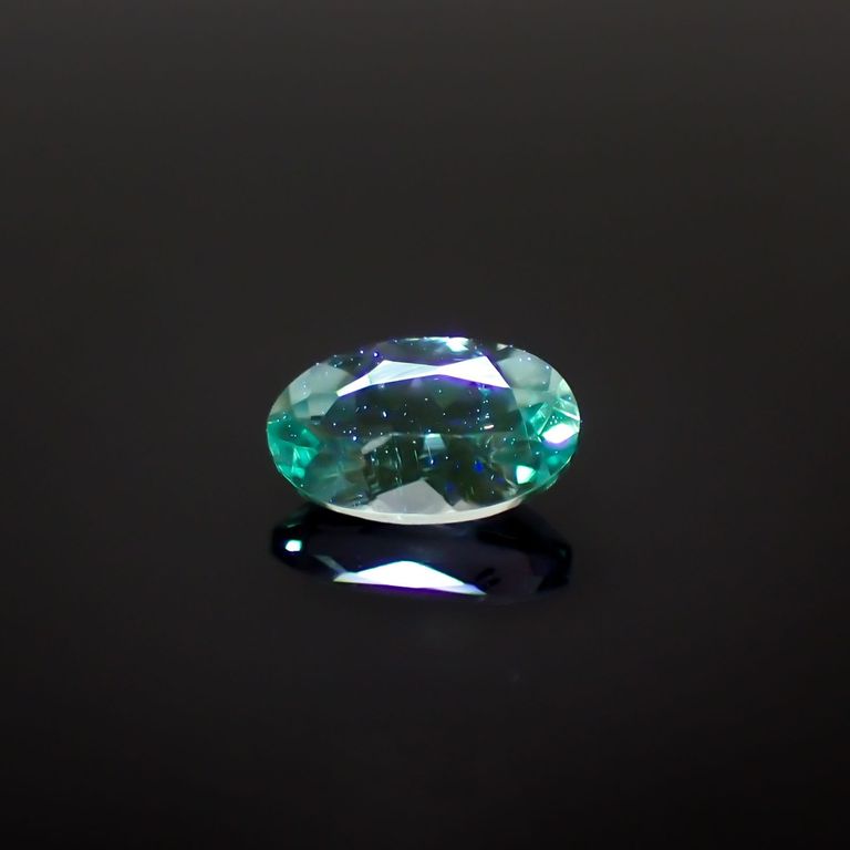 長波365(ライト)の照射で蛍光