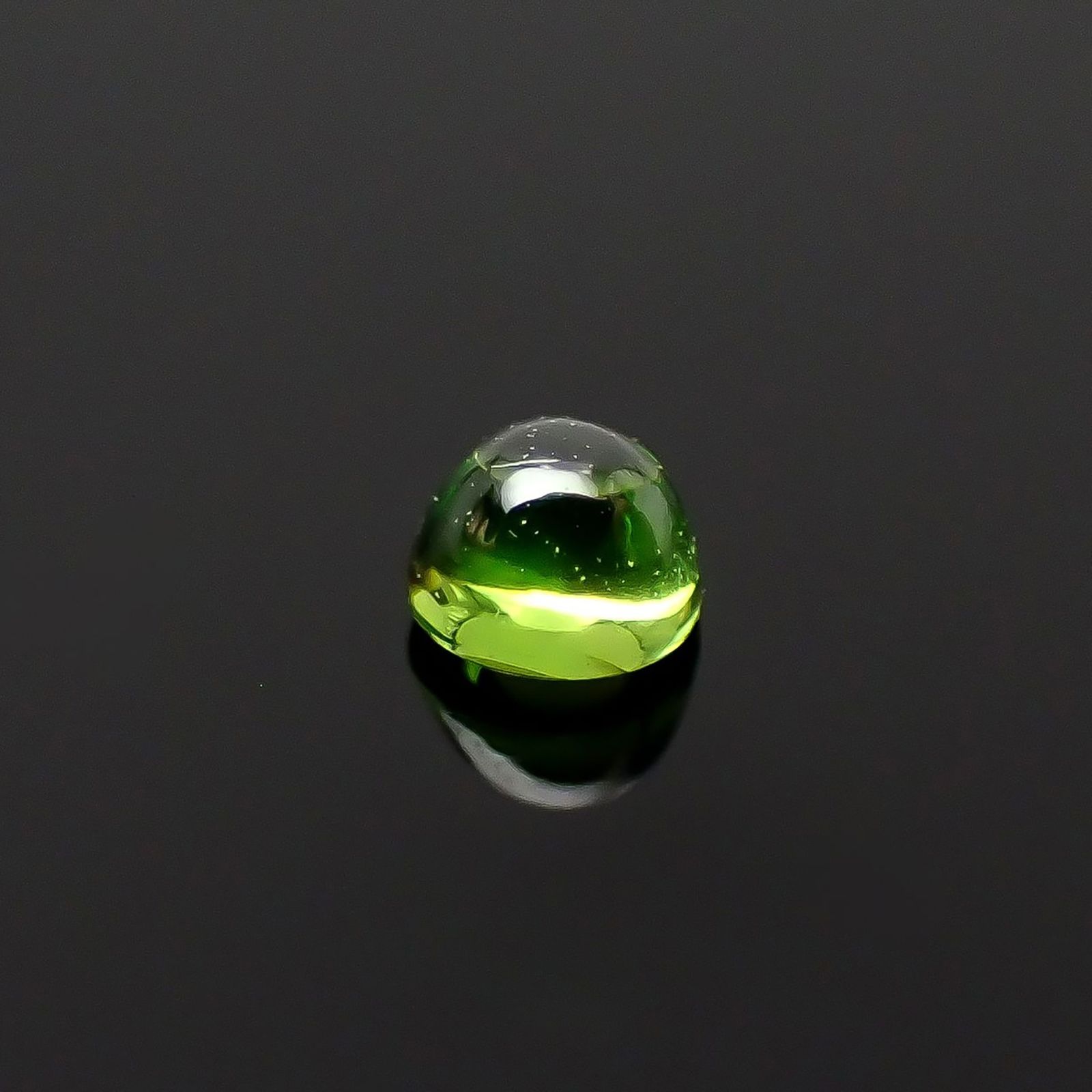 デマントイドガーネット ロシア産 0.063ct / 2.1x2.1mm前後 [240628254]