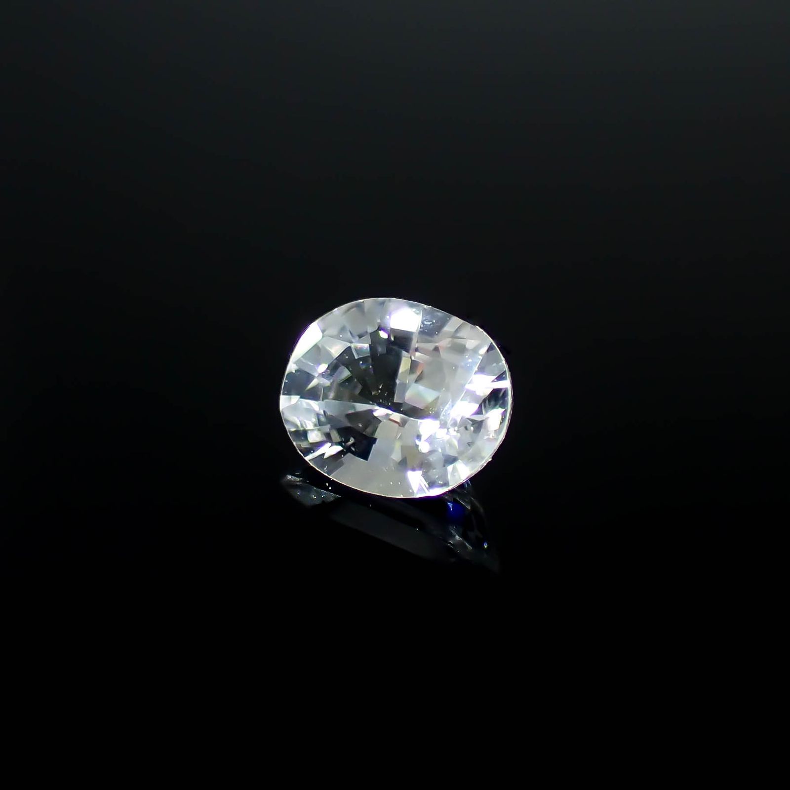 カラーレスサファイア スリランカ産 0.38ct [250830974]5x3.9mm前後