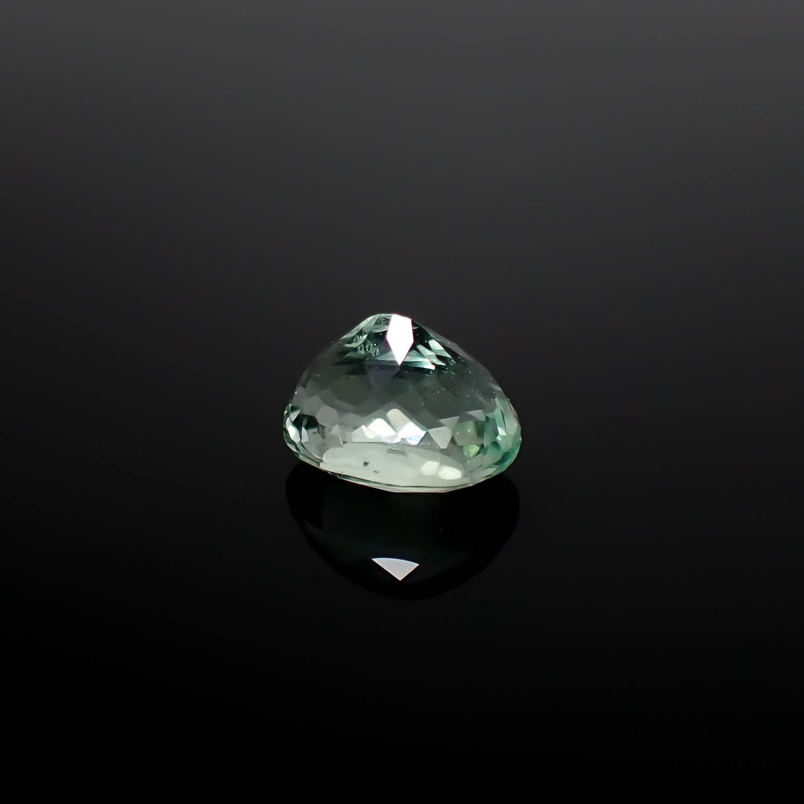 フローライト フルオレッセンス ジンバブエ産 1.92ct [250630514]8x6.4mm前後