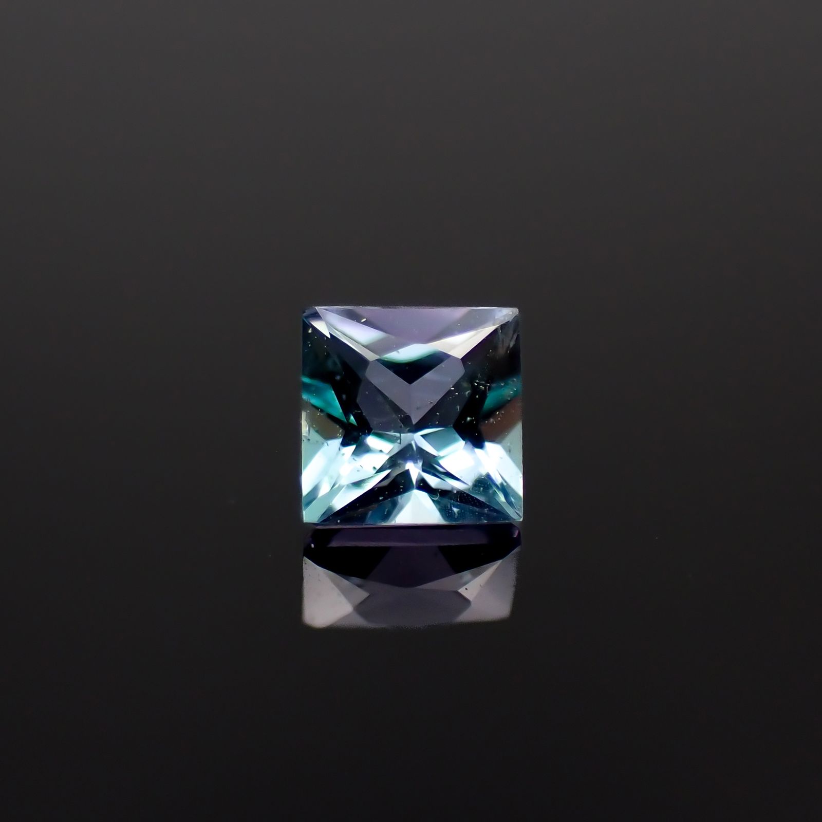 ◇プリンセスカット◇ブルーコーネルピン タンザニア産 0.34ct[231224500]3.9x3.9mm前後