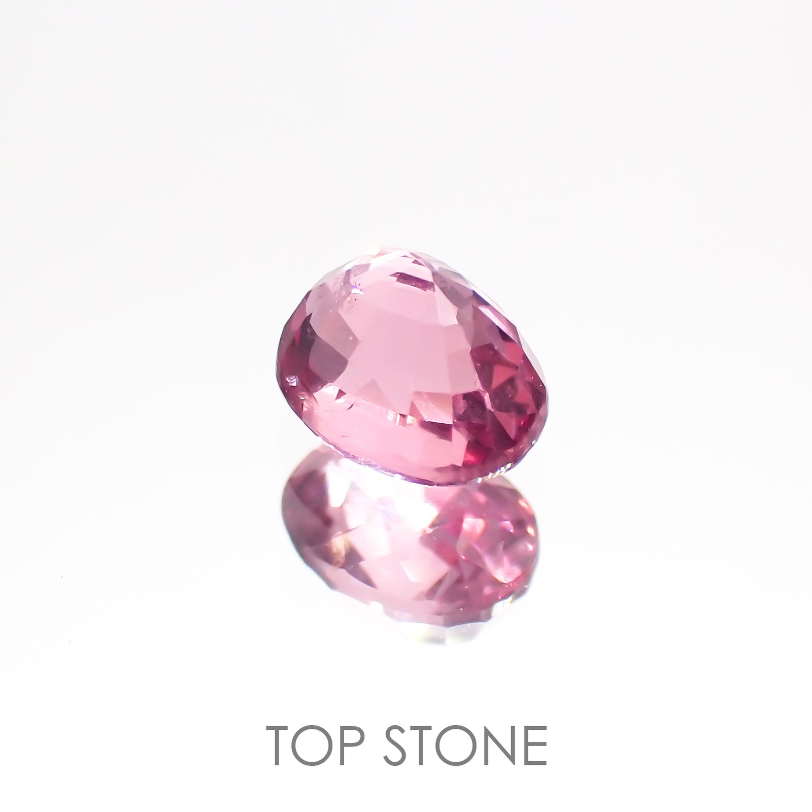 ホットピンクスピネル(宝石名ピンク・スピネル) タンザニア産 1.03ct 識別済[20106534]6.1×4.7mm前後