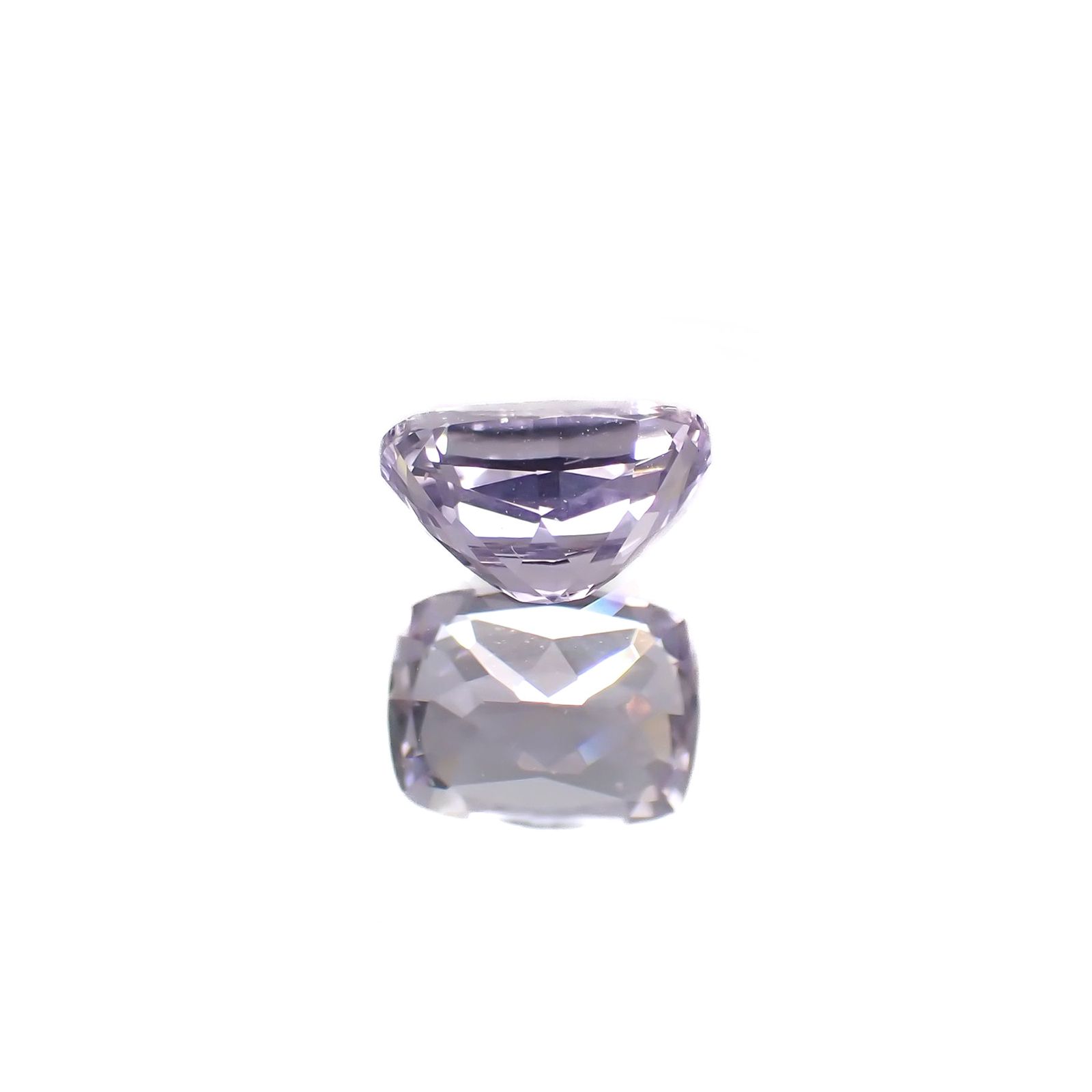 ラベンダーサファイア(宝石名サファイア)スリランカ/マダガスカル産 識別済 0.90ct / 6.2x4.7mm前後 [220817464]