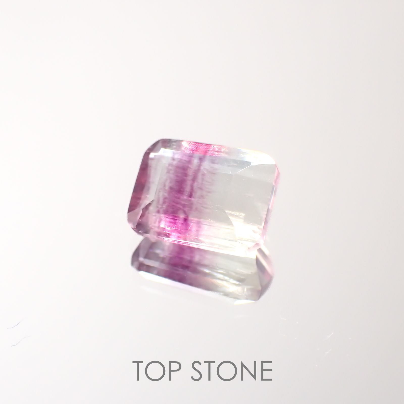 バイカラーフローライト 中国産 1.79ct[220917982]8x5.9mm前後