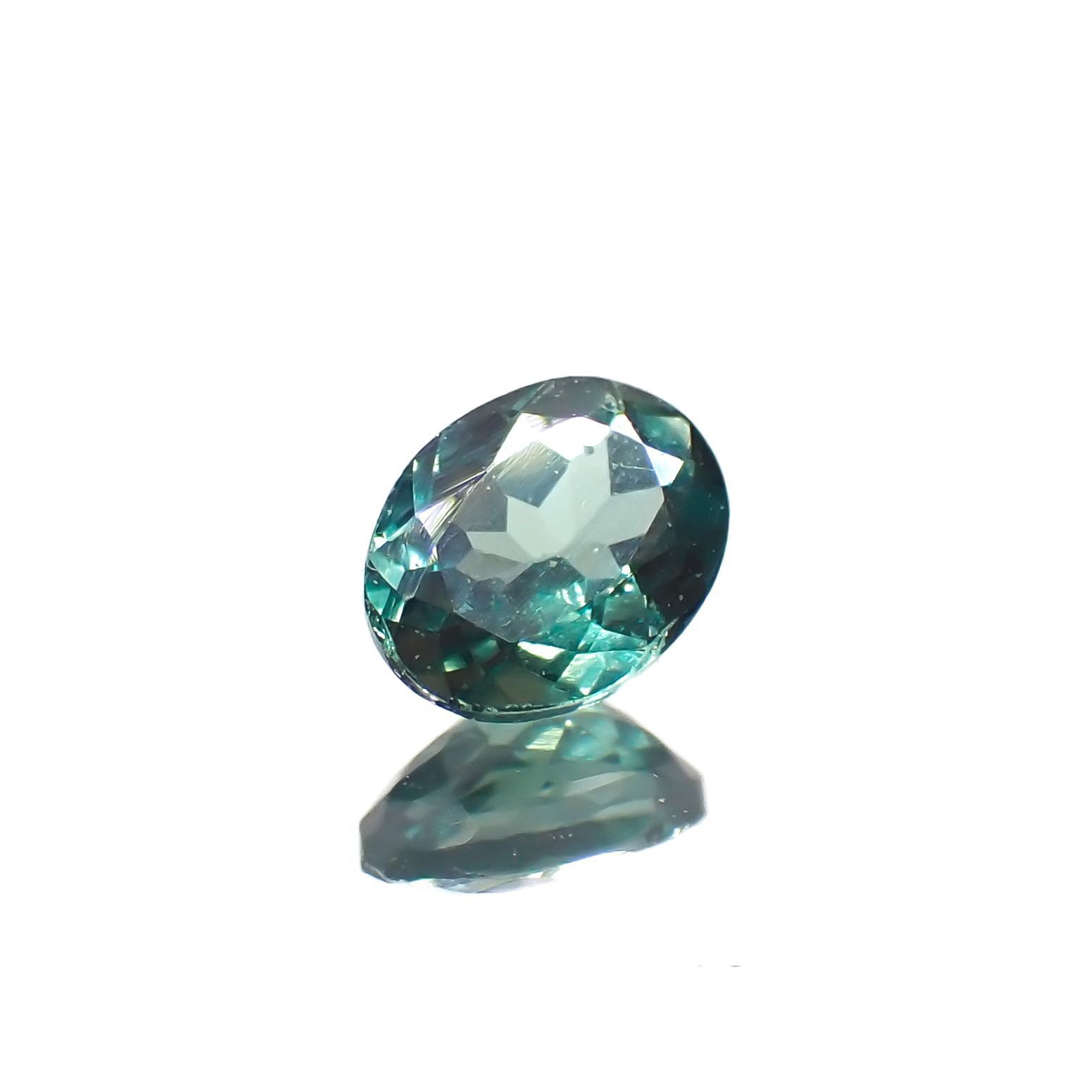 アレキサンドライト(宝石名アレキサンドライト)インド産 0.22ct 識別済[221219403]4.1x3.1mm前後