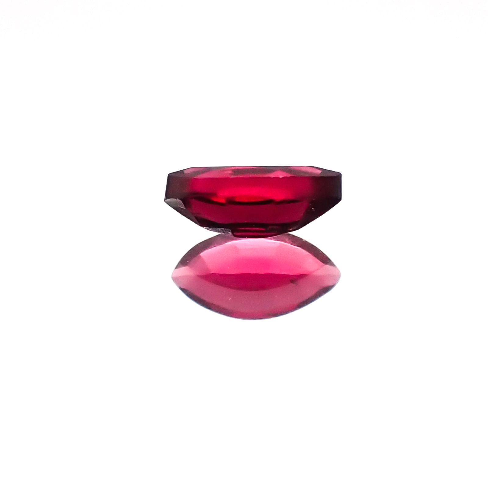レッドスピネル(宝石名レッド・スピネル)タンザニア産 0.19ct 識別済[231124097]4.8x2.6mm前後