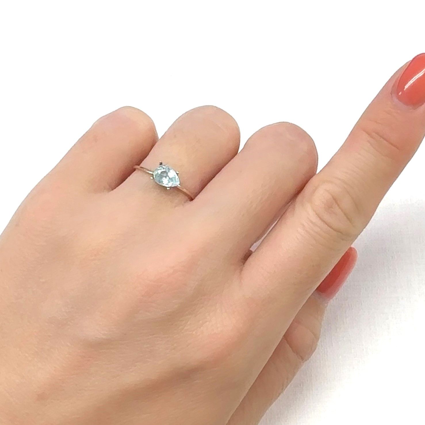 パライバトルマリン モザンビーク産 0.68ct[240928773]6.5x4.7mm前後