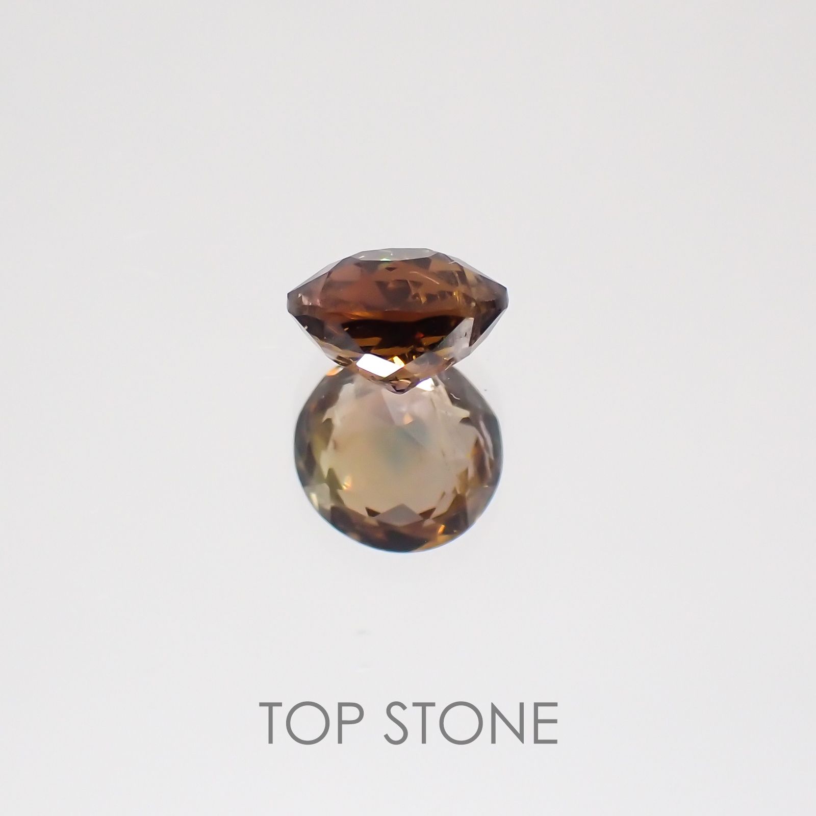 アキシナイト パキスタン産 ルース 0.84ct[20128810]5.8×5.8mm前後