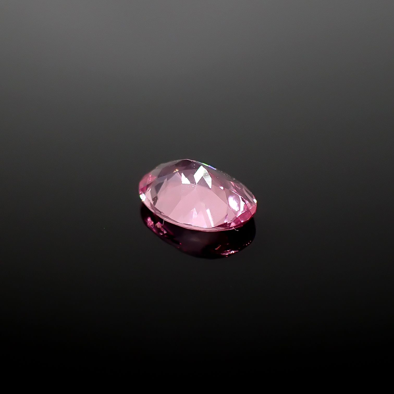 ピンクスピネル(宝石名ピンク・スピネル)ビルマ/マダガスカル産 0.850ct ソ付(彩珠)[250730809]7.1x5.3mm前後