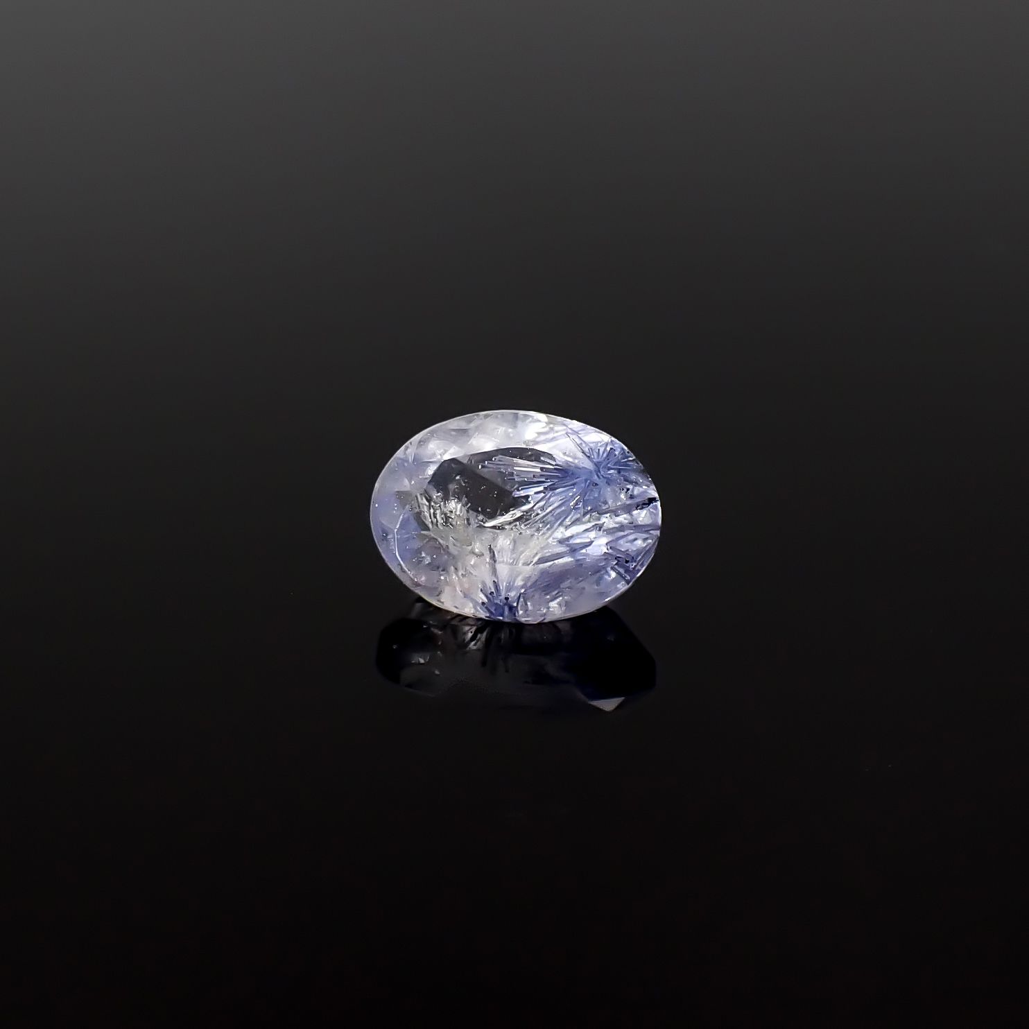 デュモルチェライトインクォーツ ブラジル産 0.71ct / 6.7x4.9mm前後 [260331850]