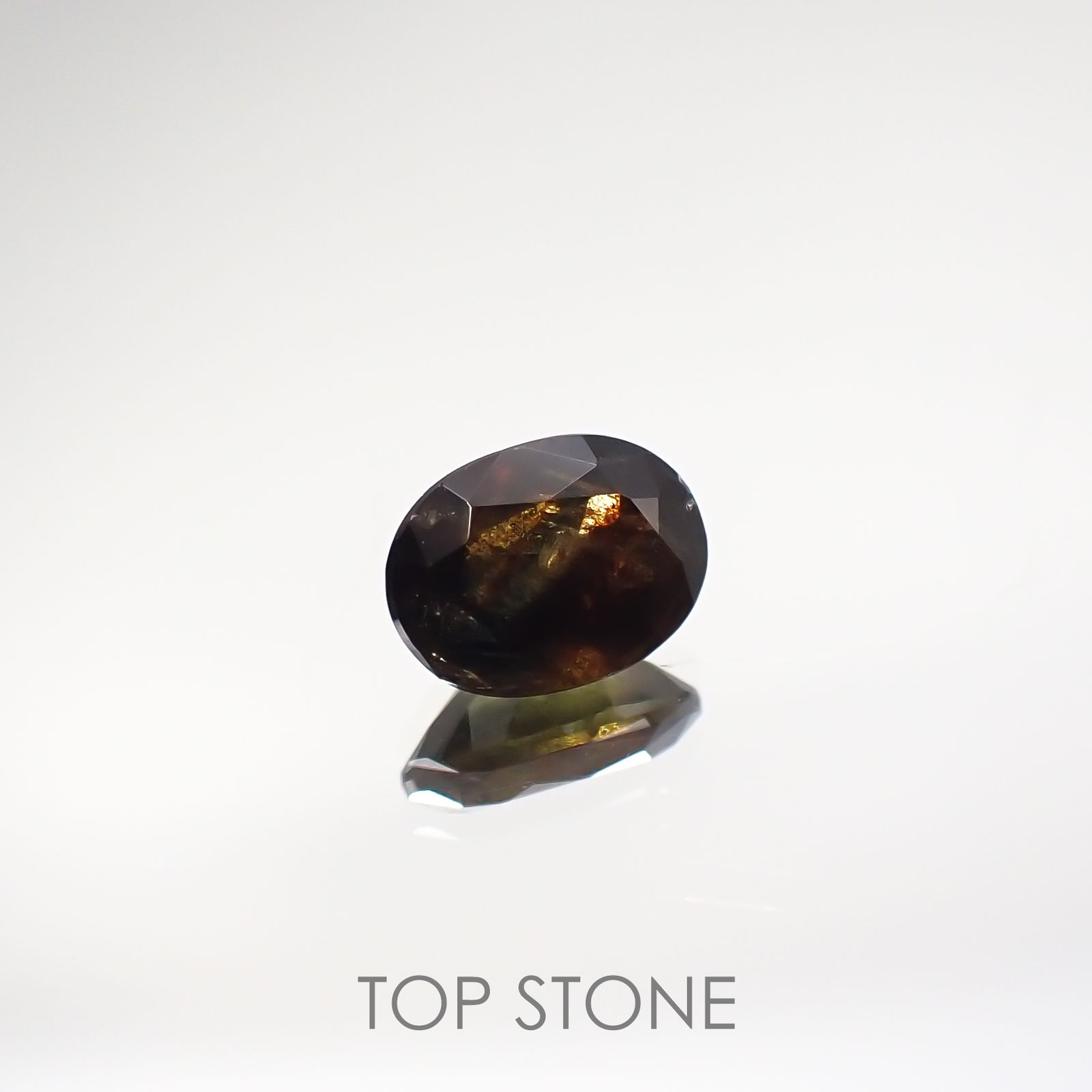 ゴールドシーンサファイア 非加熱(宝石名シーン・サファイア) ケニア産 0.648ct ソ付(彩珠)[210712069]5.7×4.3mm前後