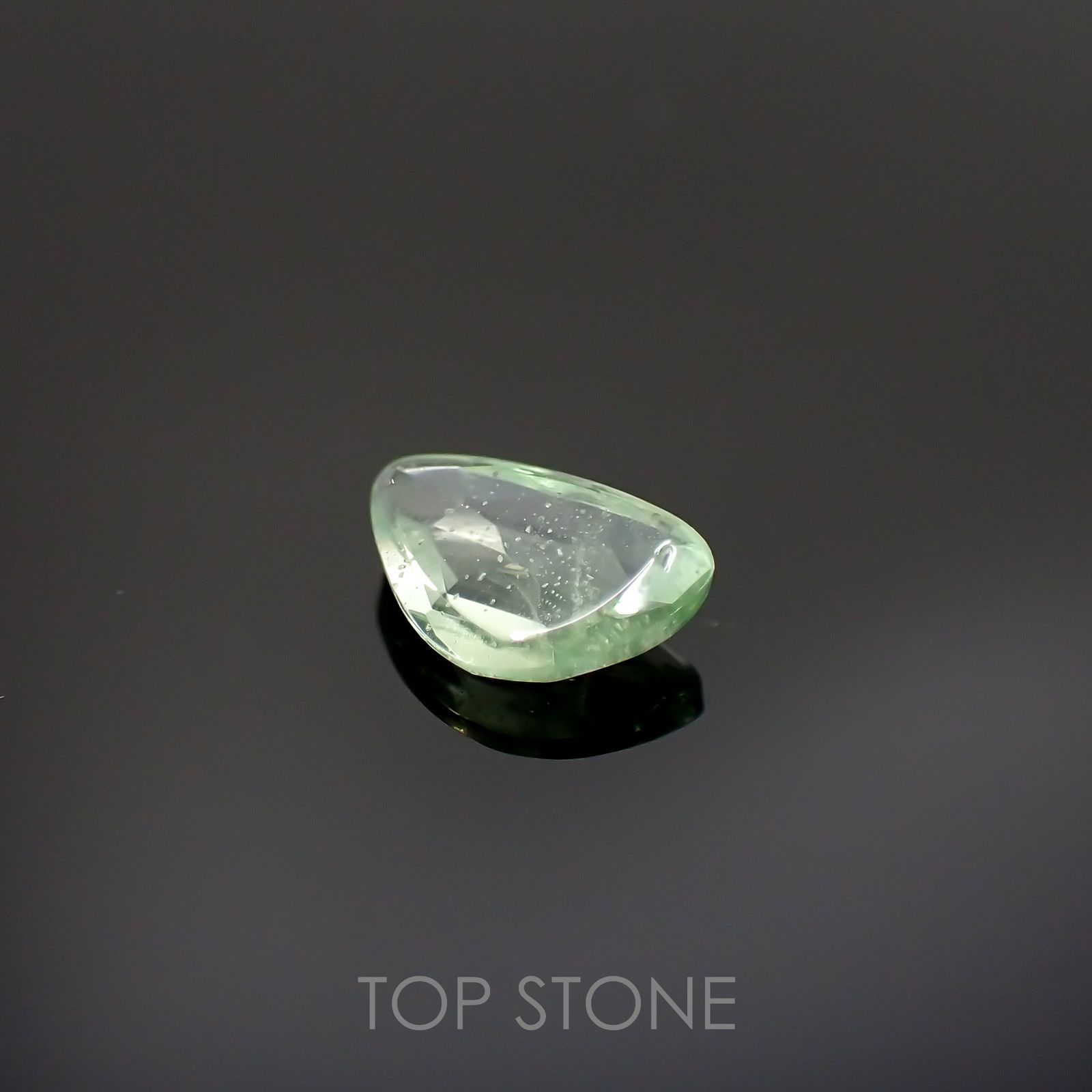 ◇ローズカット◇バナジウムコーネルピン(宝石名コーネルピン)タンザニア・タンガ州産 0.60ct 識別済[220115545]7.4x4.7mm前後