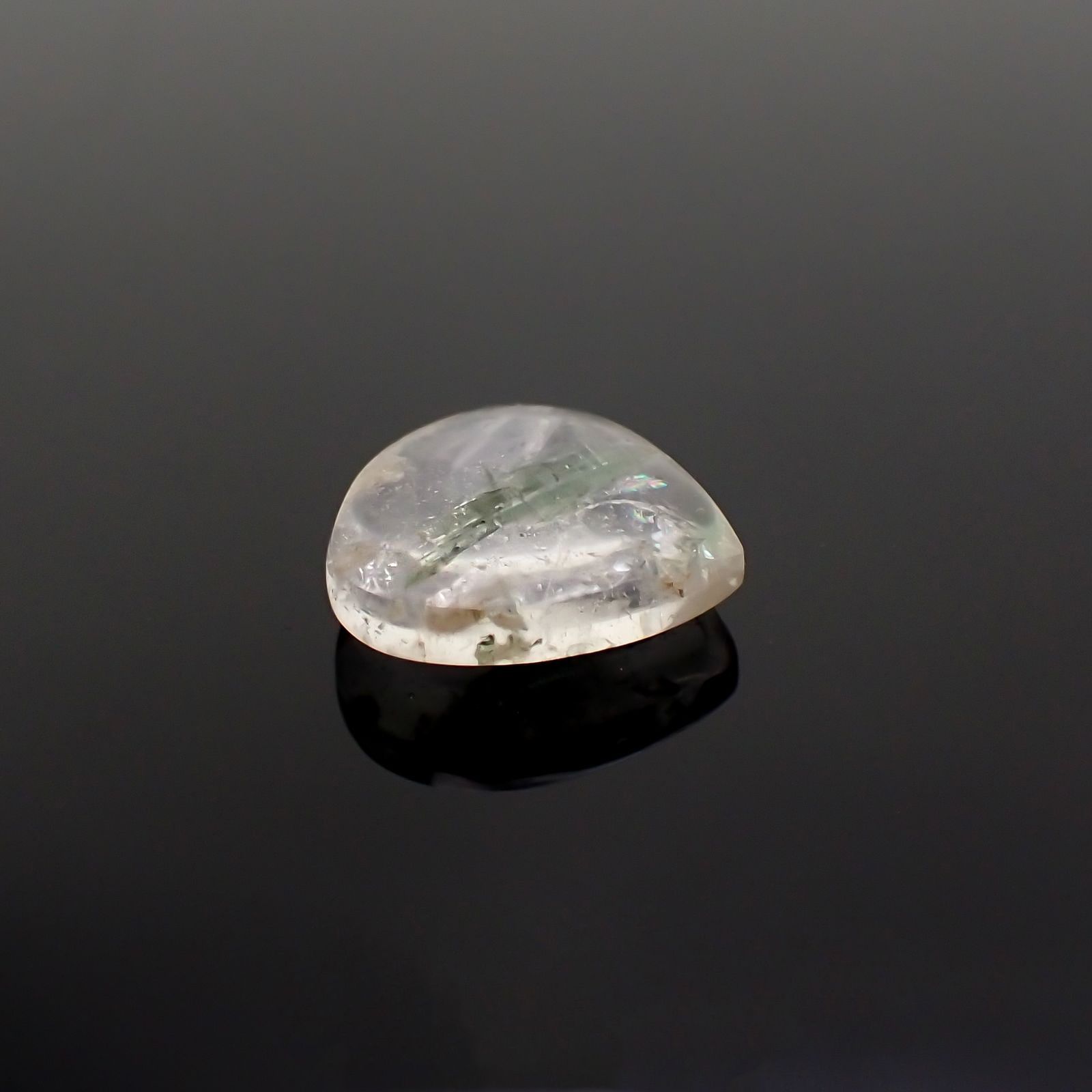 グリーントルマリンインクォーツ ブラジル・ミナスジェライス州産 9.01ct / 15.2x15.7mm前後 [221018314]