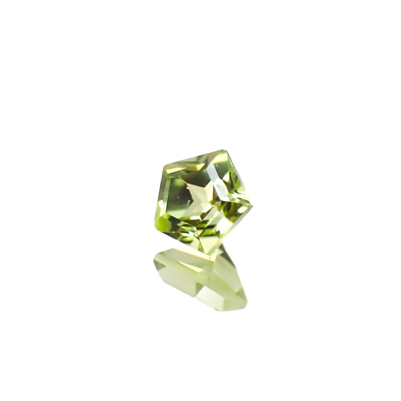 ◇ペンタゴンカット◇ペリドット(宝石名ペリドット)アメリカ産 0.27ct 識別済[250330113]4.1x4.2mm前後