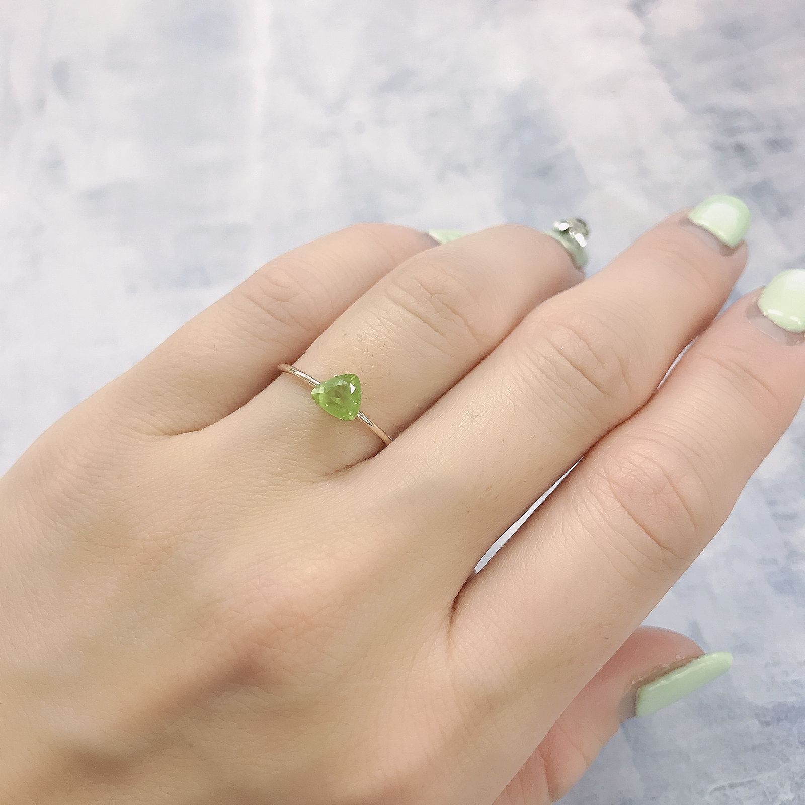 グリーンエンスタタイト(宝石名グリーン・エンスタタイト)カメルーン産 0.71ct 識別済[231224392]5.6x5.2mm前後