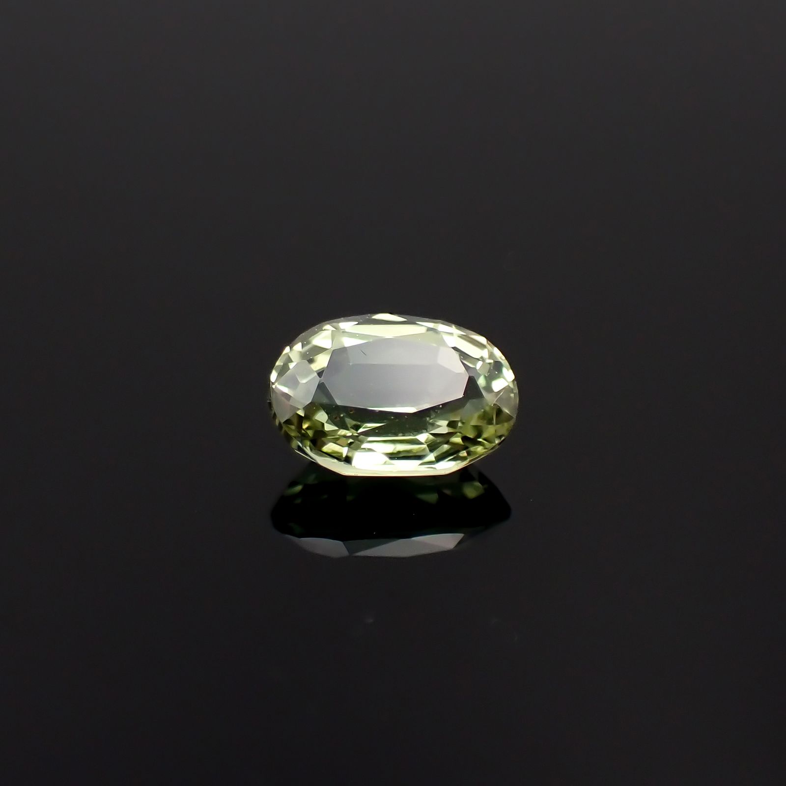 バナジウムクリソベリル(宝石名クリソベリル)マダガスカル産 0.701ct ソ付(日独)[240527637]6.11x4.44mm前後