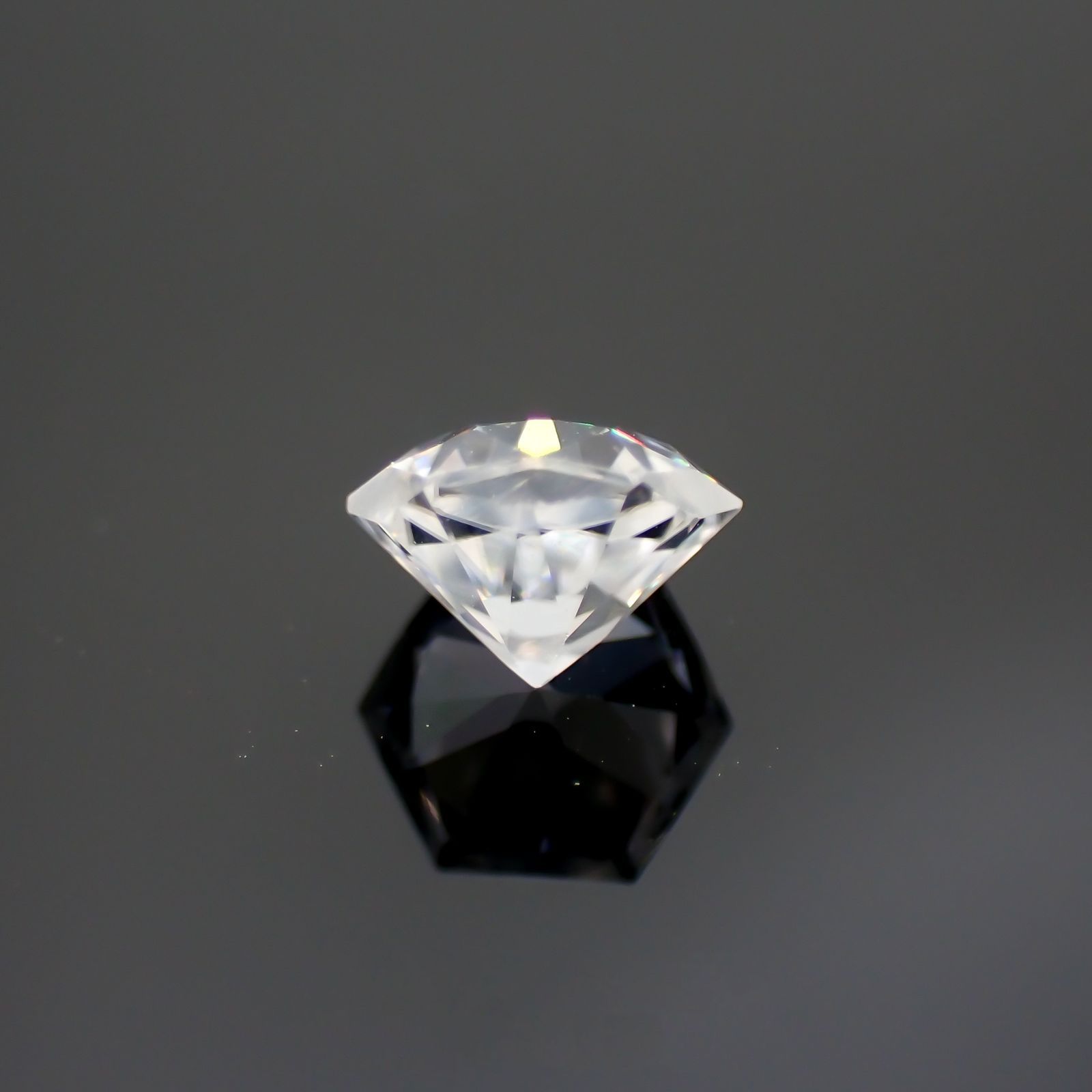 ◇ヘキサゴンカット◇カラーレスジルコン(宝石名ホワイト・ジルコン)スリランカ/カンボジア産 0.90ct 識別済[220114268]5x4.9mm前後