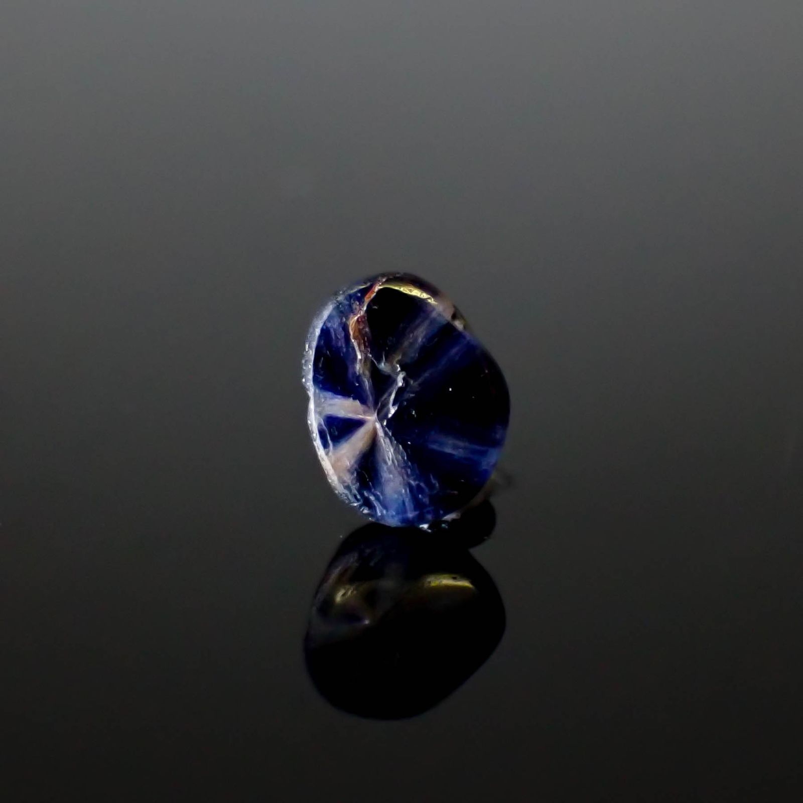 トラピッチェサファイア 原石スライス磨き ビルマ産 0.79ct [250430190]6x4.8mm前後