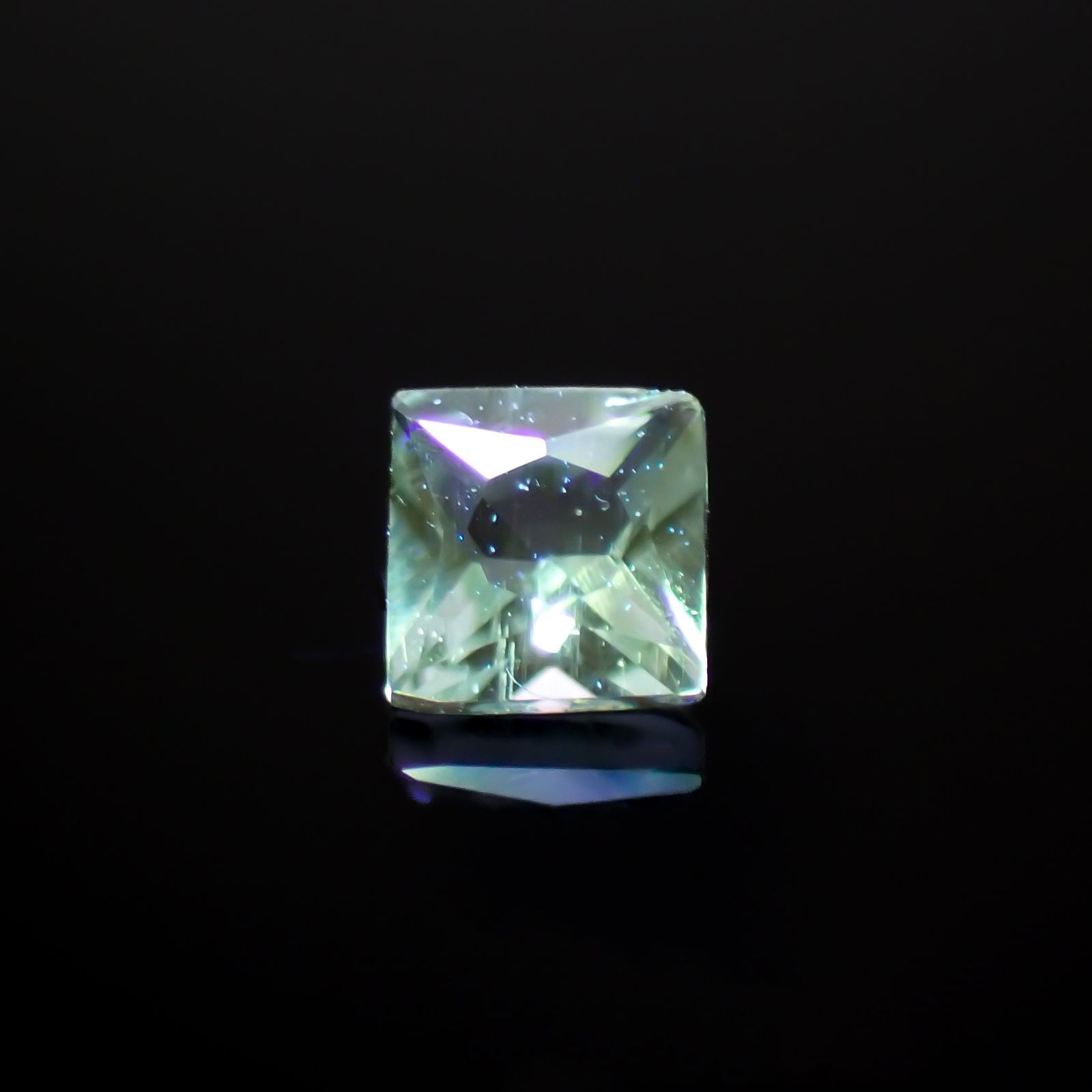 ◇プリンセスカット◇ブルーグリーンコーネルピン(宝石名コーネルピン)タンザニア産 0.092ct 識別済[221219239]2.2x2.2mm前後