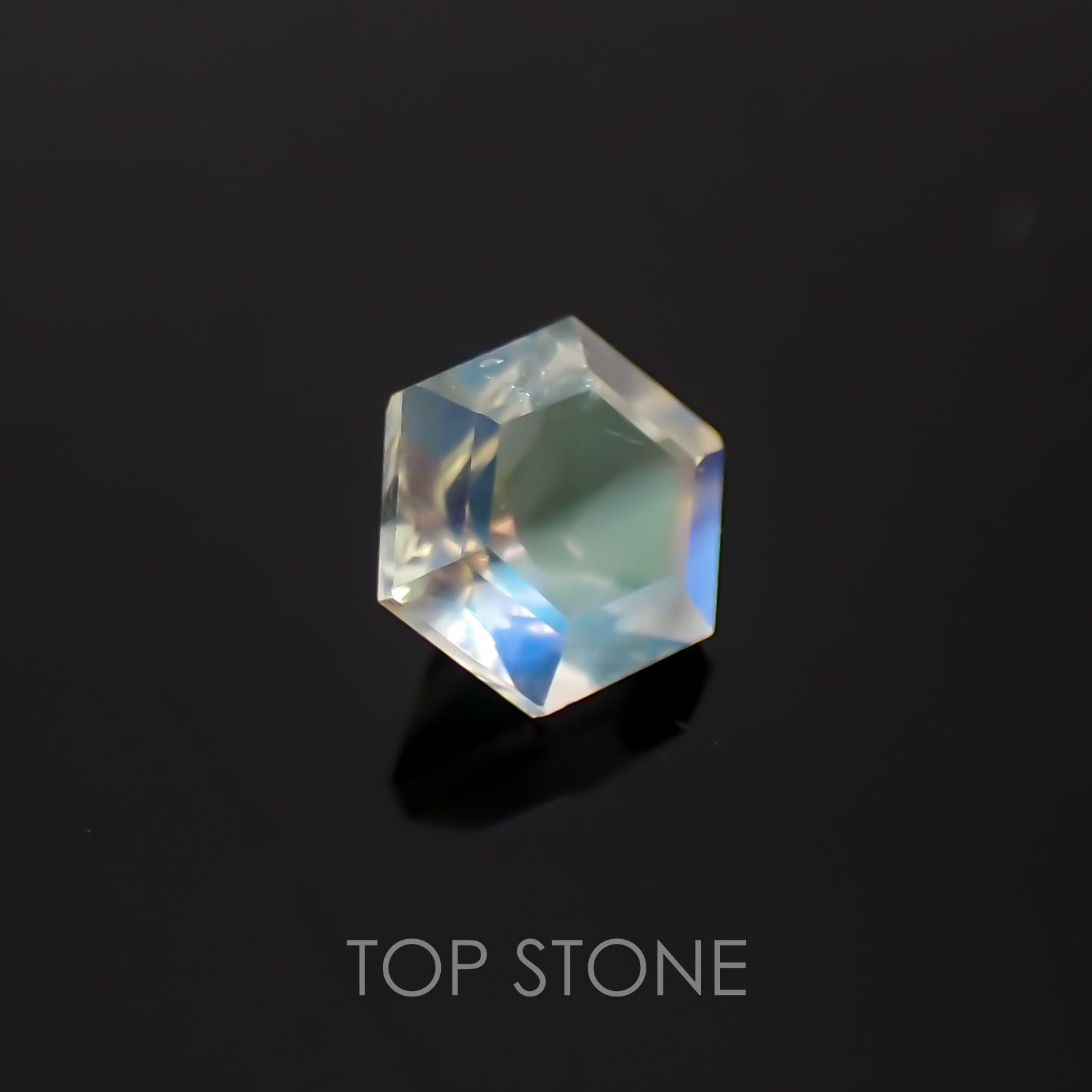 ◇ヘキサゴンカット◇レインボームーンストーンSA(宝石名アンデシン・ラブラドライト) インド・タミルナードゥ産 0.28ct 識別済[21059516]4×4mm前後