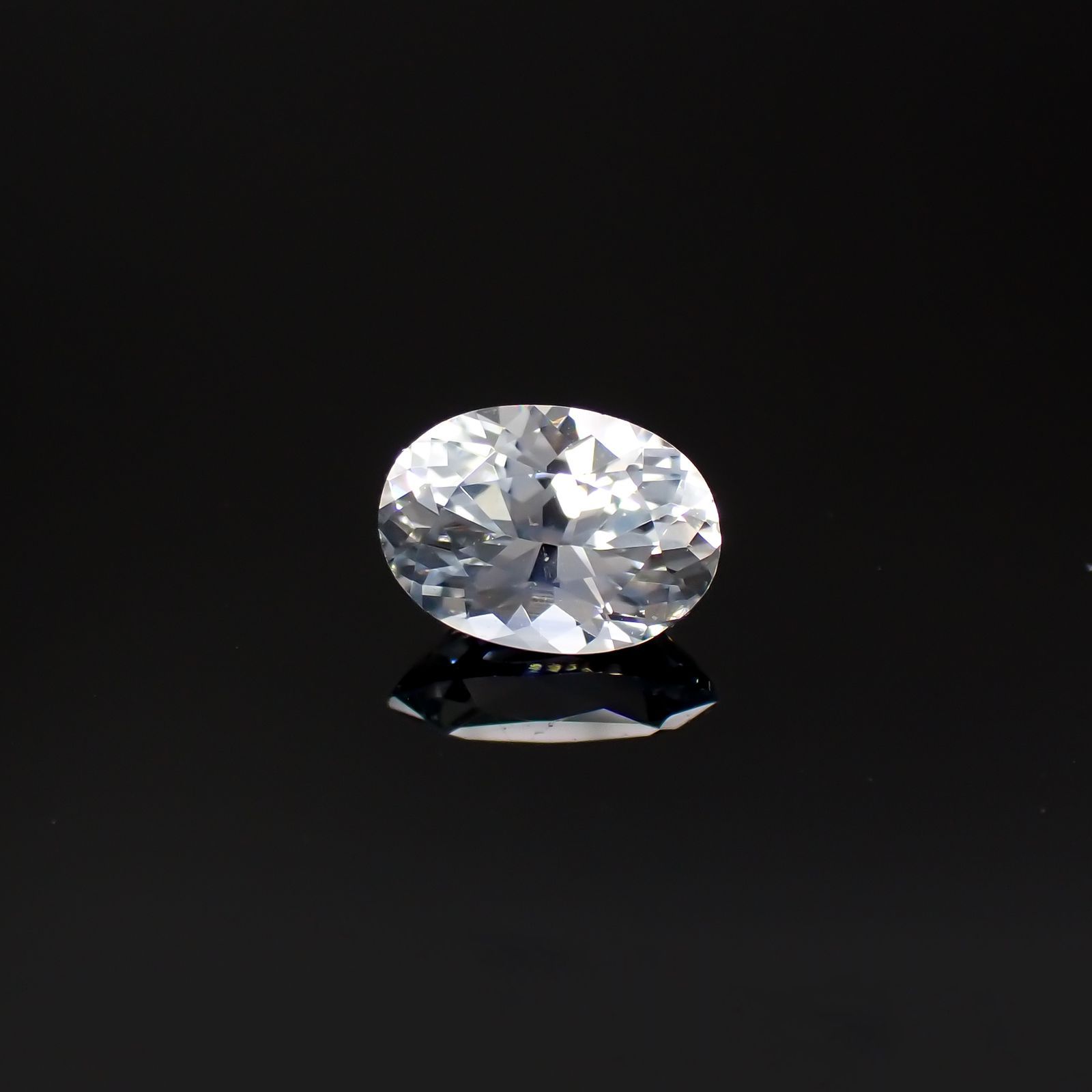 アイスブルーサファイア(宝石名サファイア)スリランカ/マダガスカル産 0.49ct 識別済[220918074]5.5x3.9mm前後