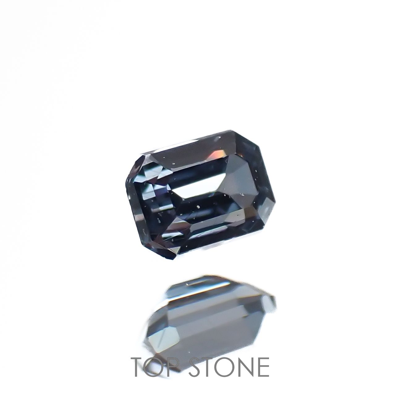 カラーチェンジガーネット アレキタイプ(宝石名ガーネット)マダガスカル・ベキリー産 0.12ct 識別済[220716943]2.9x2.2mm前後