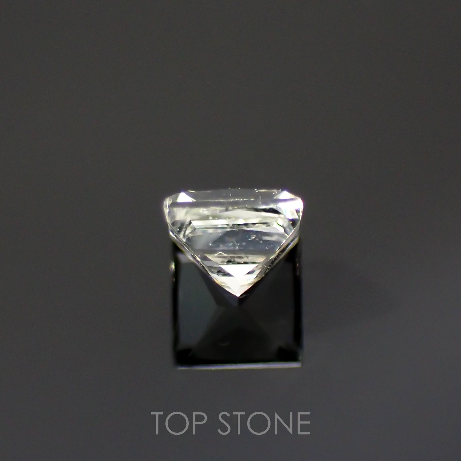 ◇プリンセスカット◇リューコガーネット(宝石名ホワイト グロッシュラー・ガーネット)ビルマ産 0.24ct 識別済[220115442]3.3x3.2mm前後