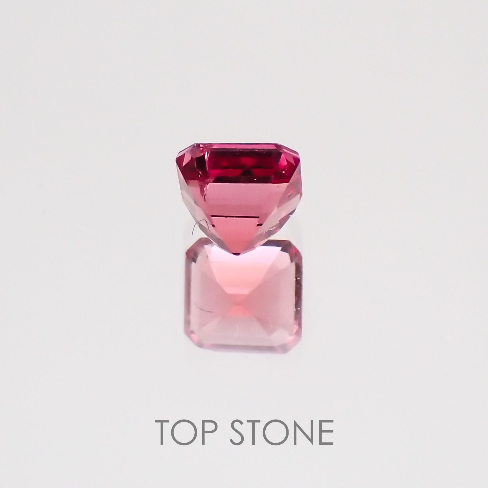 ピンクベリル(宝石名ピンク・ベリル) アメリカ・ユタ州産 0.204ct ソ付(彩珠)[21019214]3.4×3.2mm前後