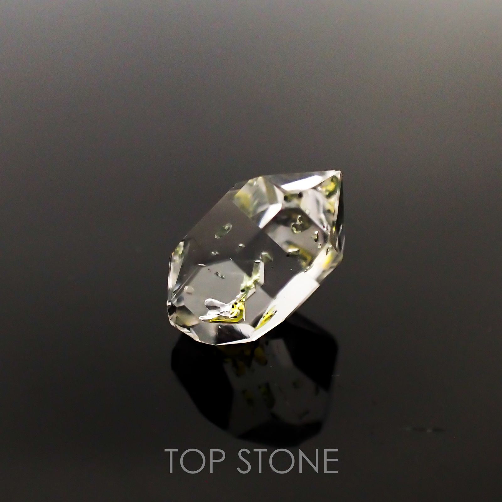 オイルインクォーツ パキスタン産 原石・結晶 3.81ct[210611075]12.2×8.2mm前後