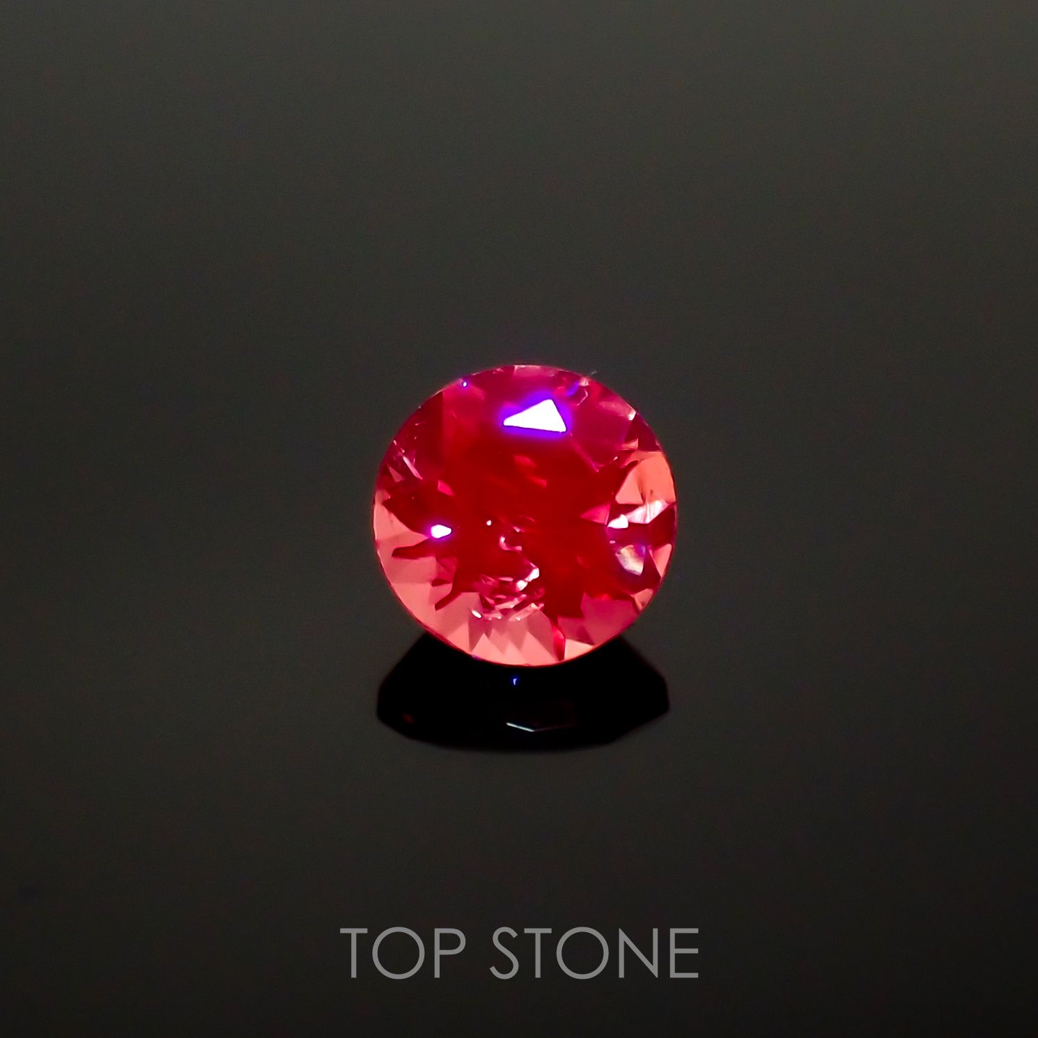 ホットピンクスピネル タンザニア産 ルース 0.32ct[210812590]3.9×3.9mm前後